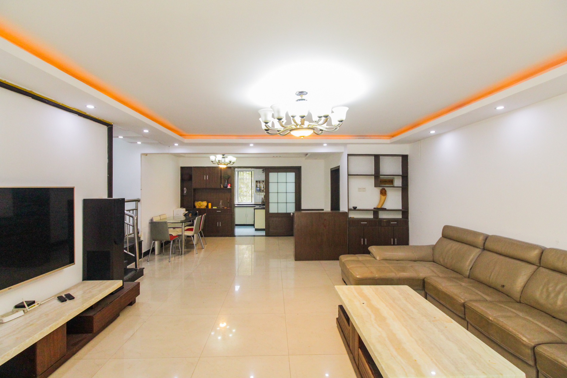 新点苑  4室2厅2卫    101.0万客厅