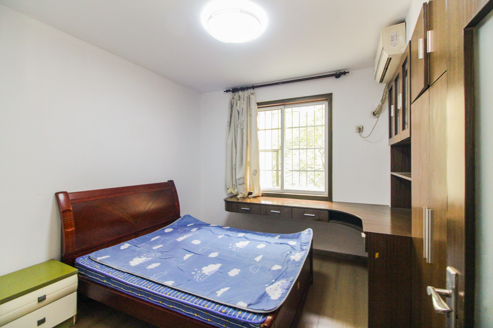 新点苑  4室2厅2卫    101.0万卧室