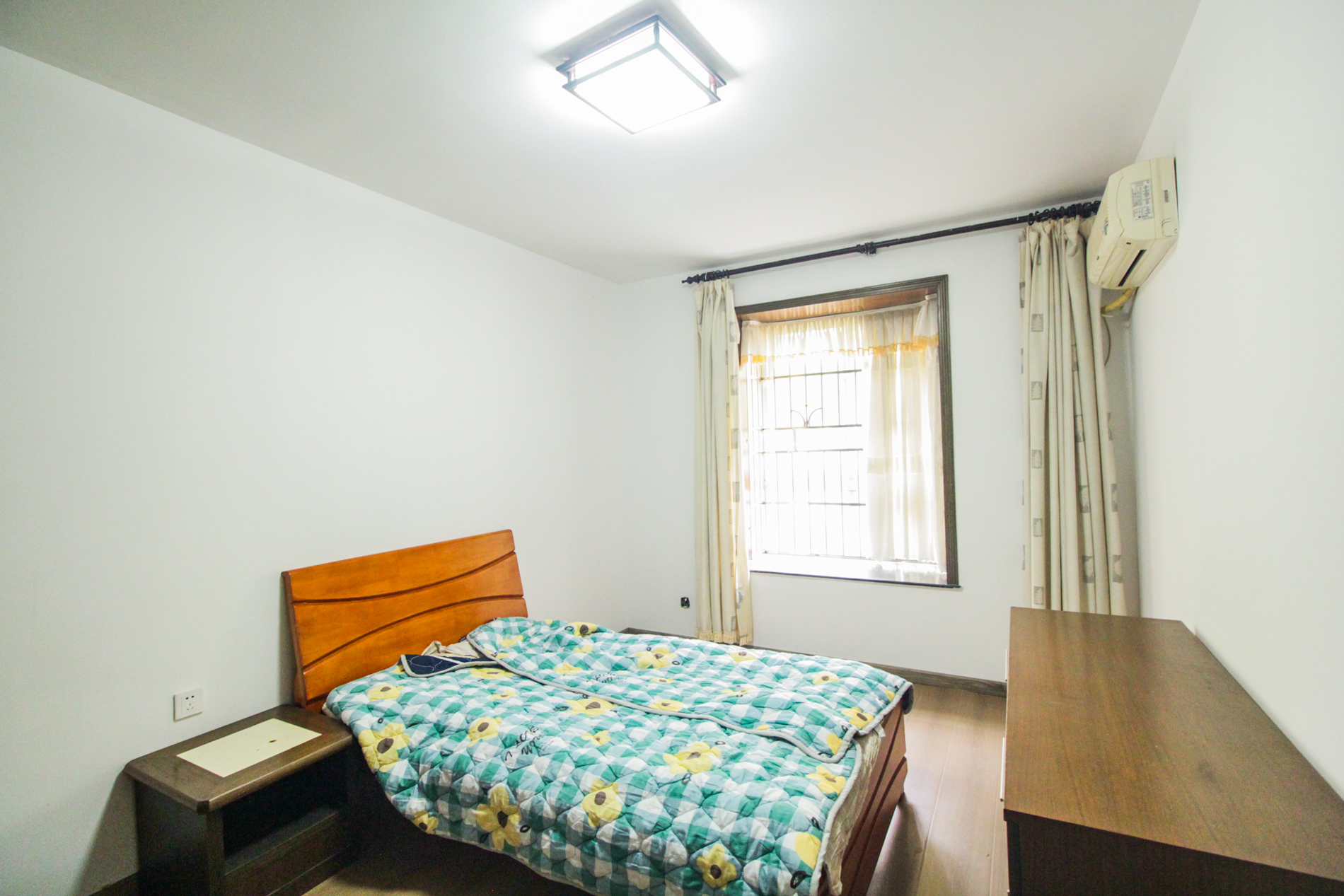 新点苑  4室2厅2卫    101.0万卧室