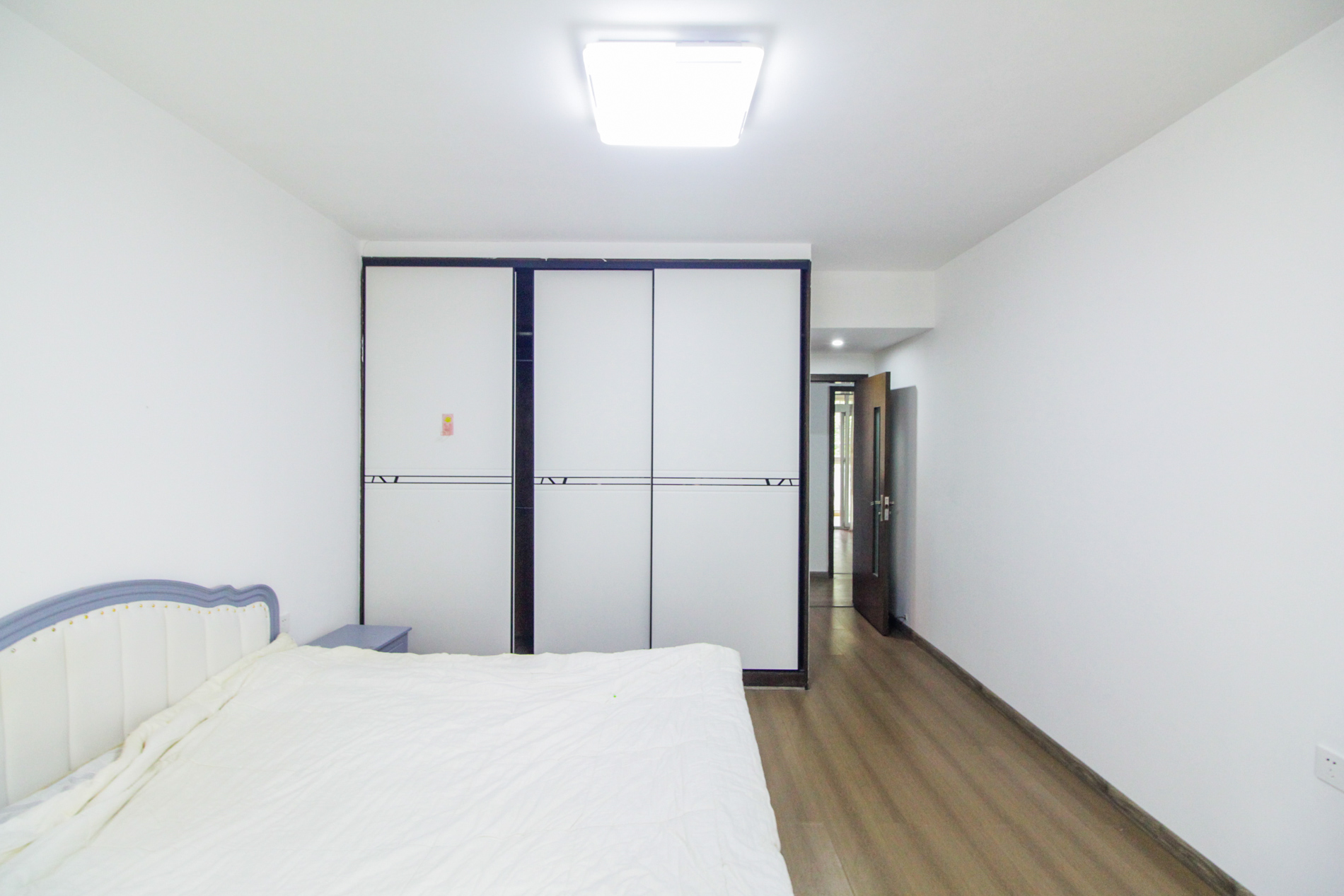 新点苑  4室2厅2卫    101.0万卧室