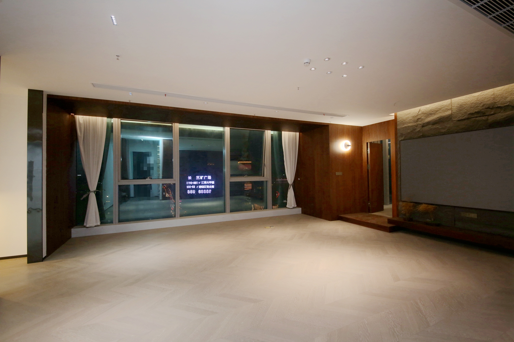 汇景发展环球中心  1室1厅1卫   130.00万其他