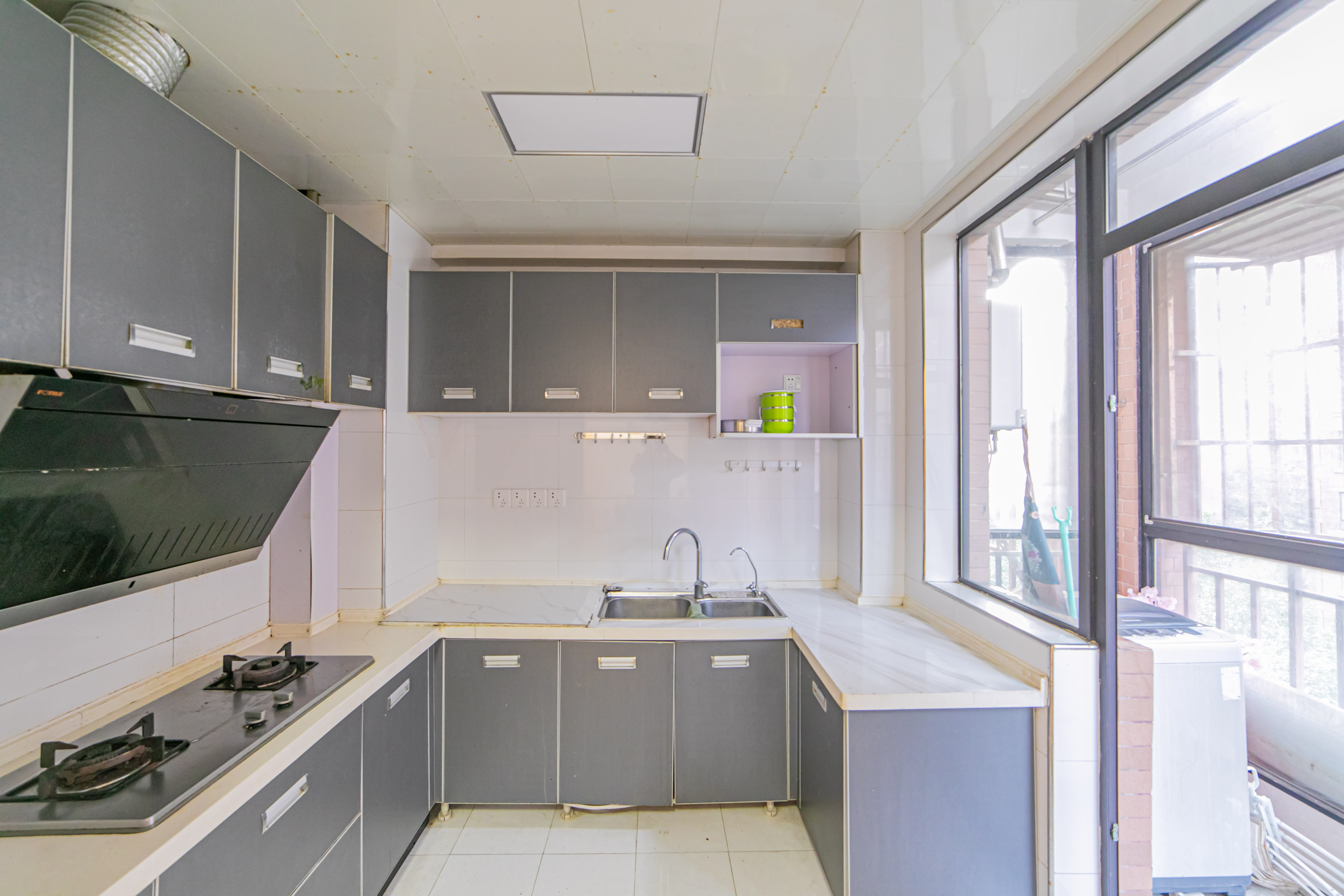 华润凤凰城一期 3室2厅1卫 67.8万 华润凤凰城一期 3室2厅1卫 67.8万厨房