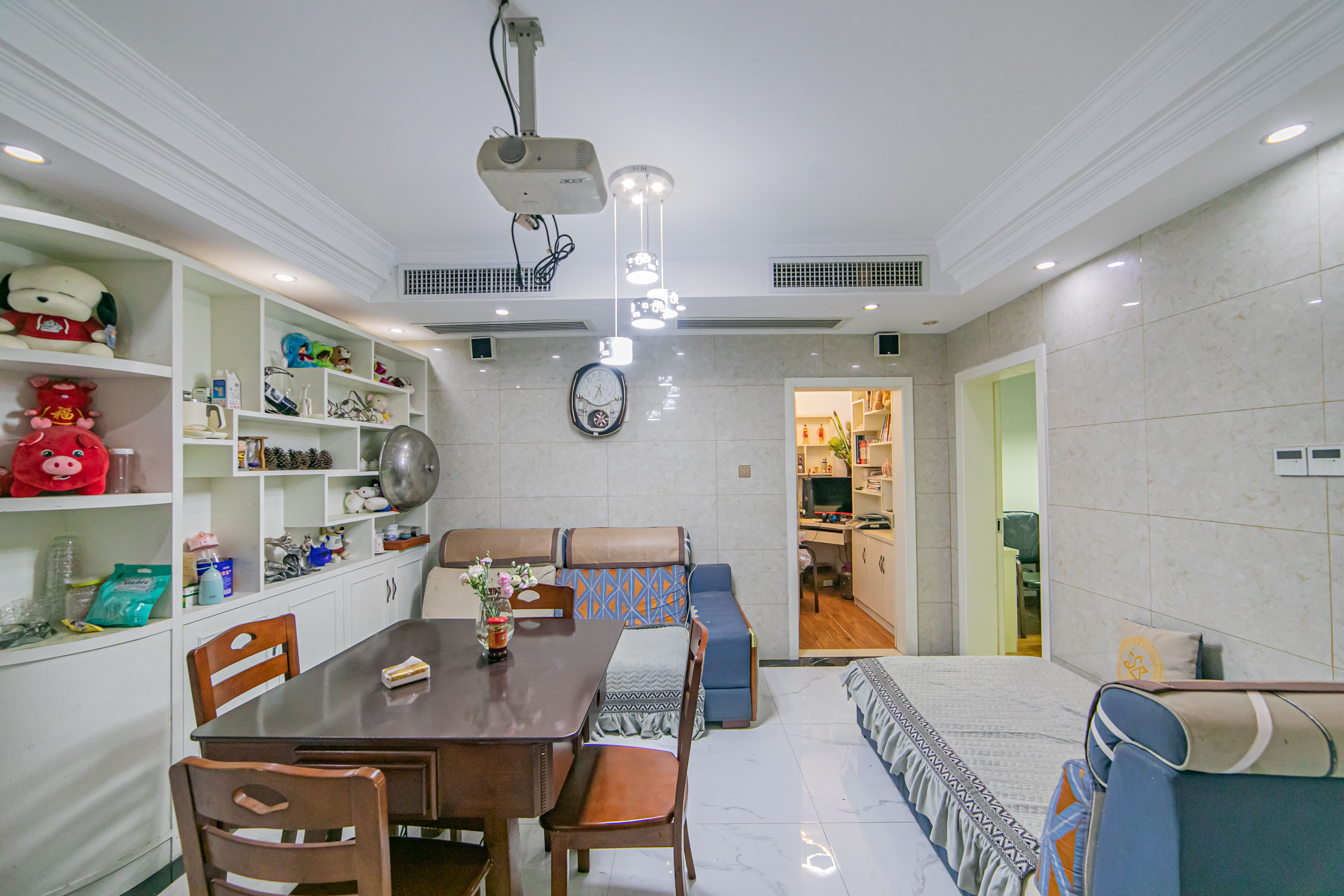 家和院  4室2厅1卫    80.0万客厅