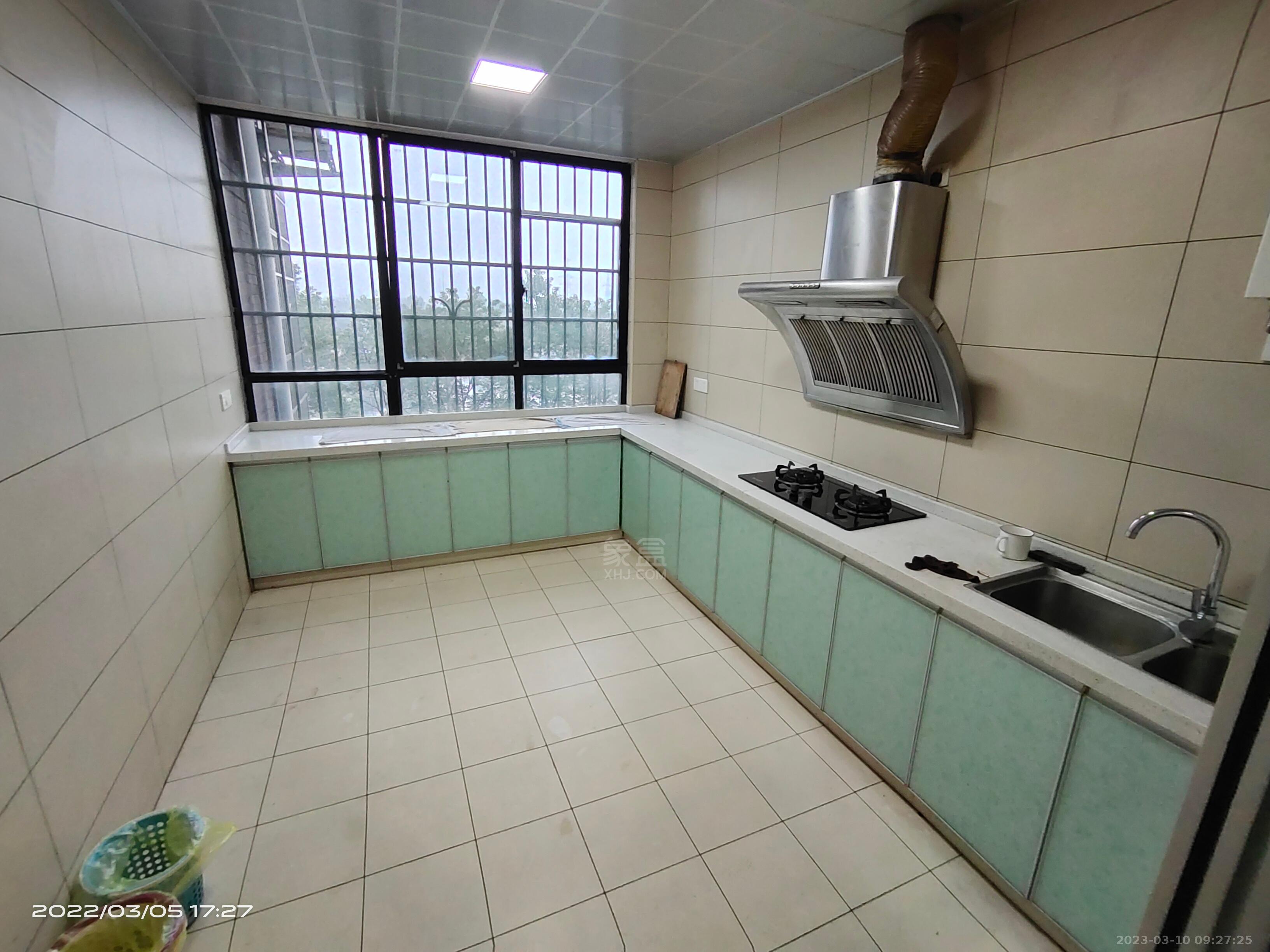 荷塘嘉苑 4室2厅2卫 2500.00元/月 荷塘嘉苑 4室2厅2卫 2500.00元/月室内图