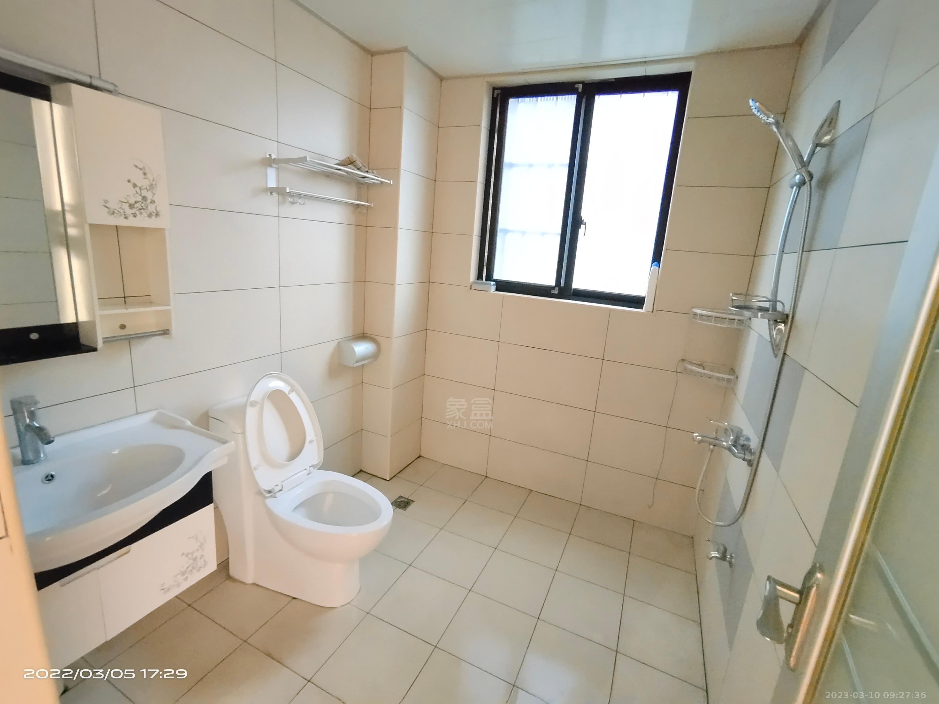 荷塘嘉苑 4室2厅2卫 2500.00元/月 荷塘嘉苑 4室2厅2卫 2500.00元/月室内图