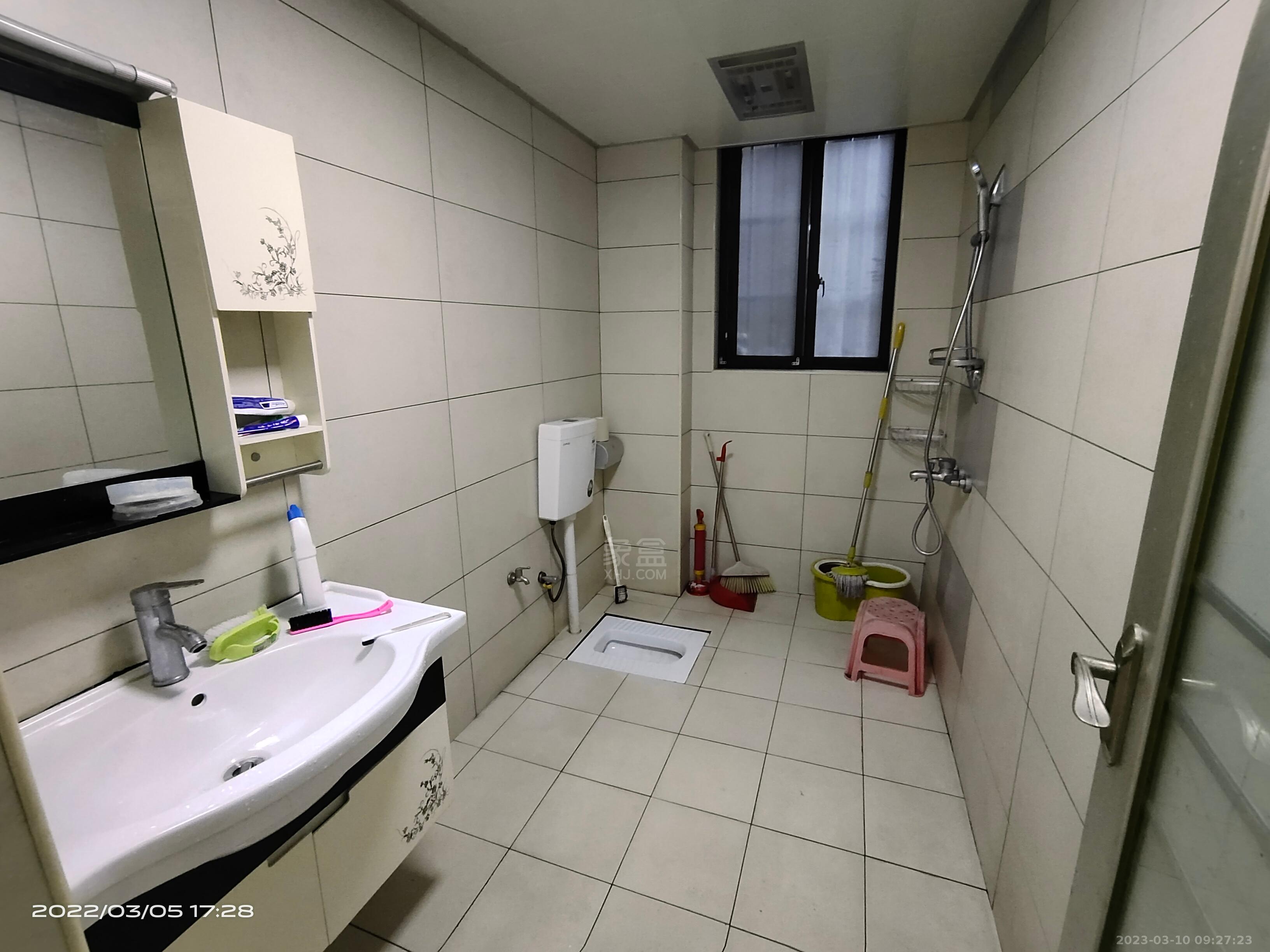 荷塘嘉苑 4室2厅2卫 2500.00元/月 荷塘嘉苑 4室2厅2卫 2500.00元/月室内图