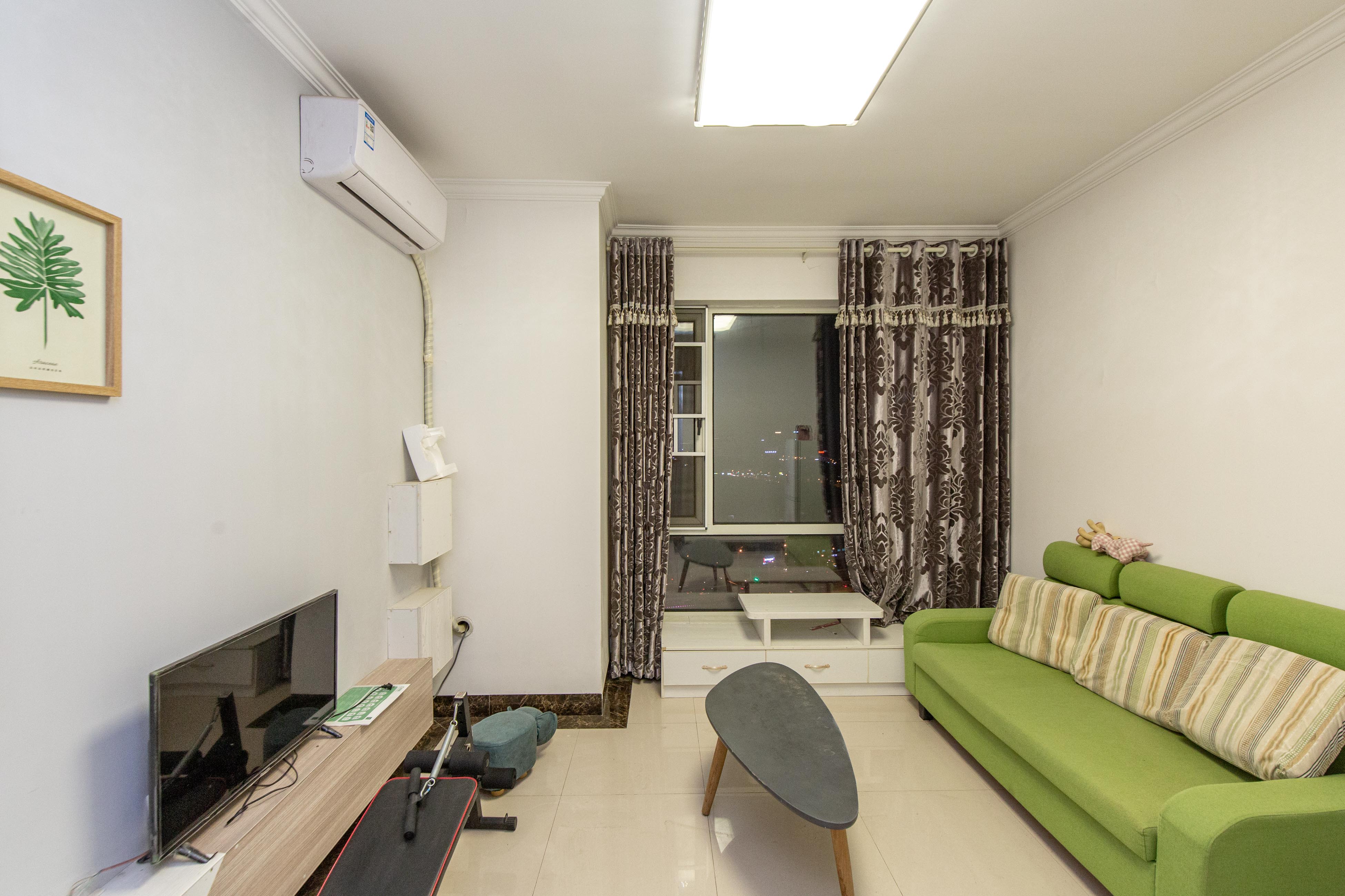 五矿万境水岸三期 2室2厅1卫 70.0万 五矿万境水岸三期 2室2厅1卫 70.0万客厅