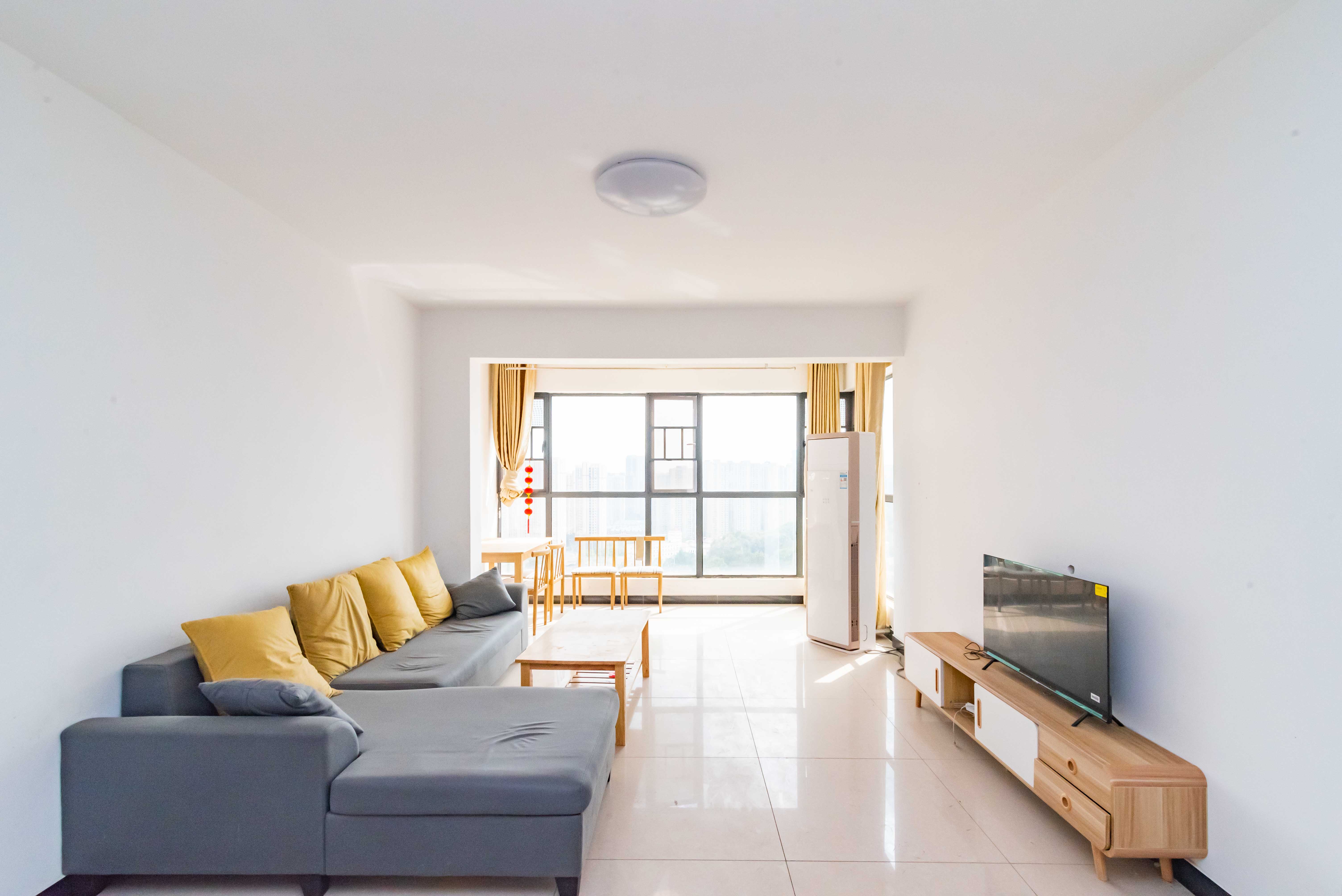 悦湖山 3室2厅2卫 106.00万 悦湖山 3室2厅2卫 106.00万客厅