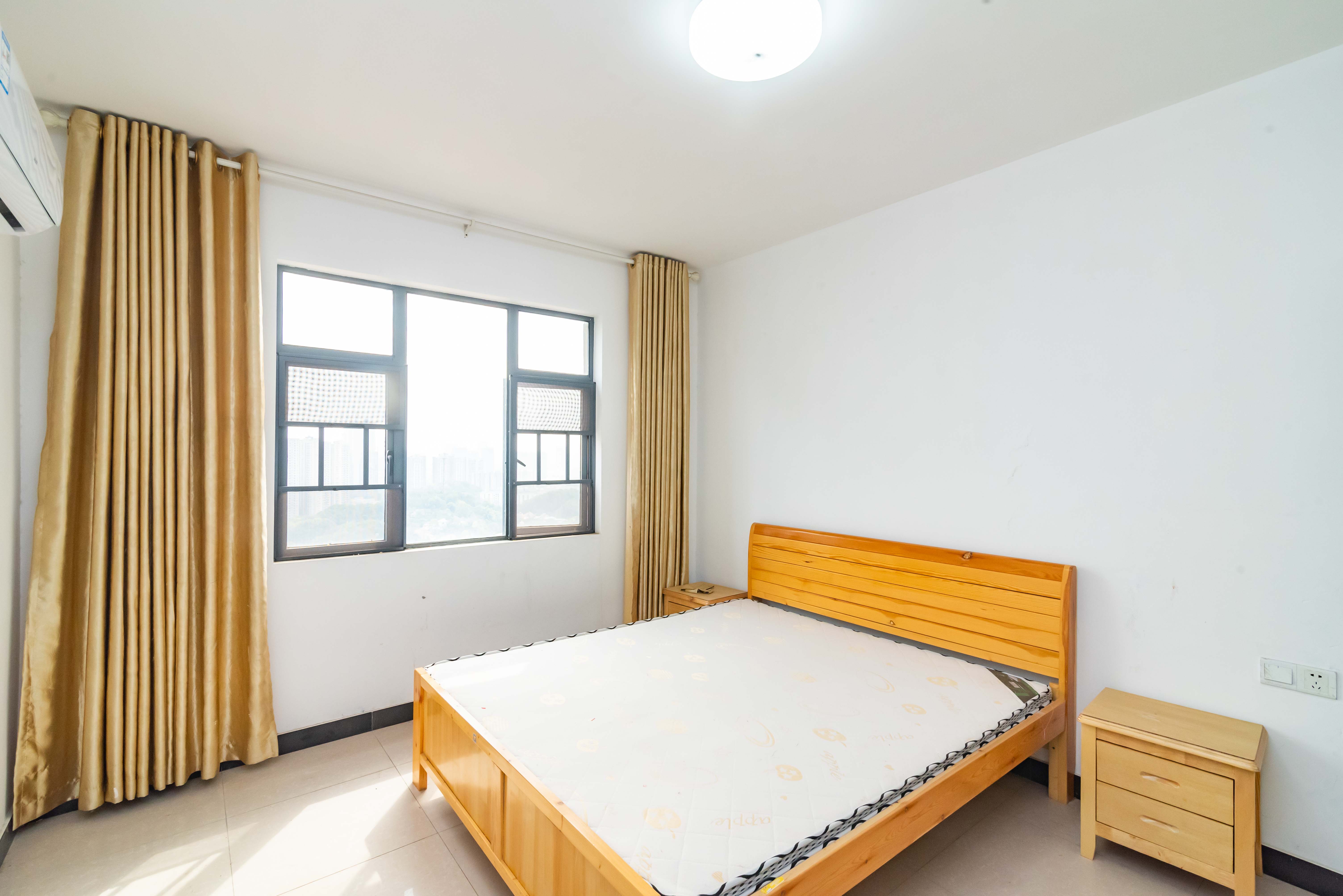 悦湖山 3室2厅2卫 106.00万 悦湖山 3室2厅2卫 106.00万卧室