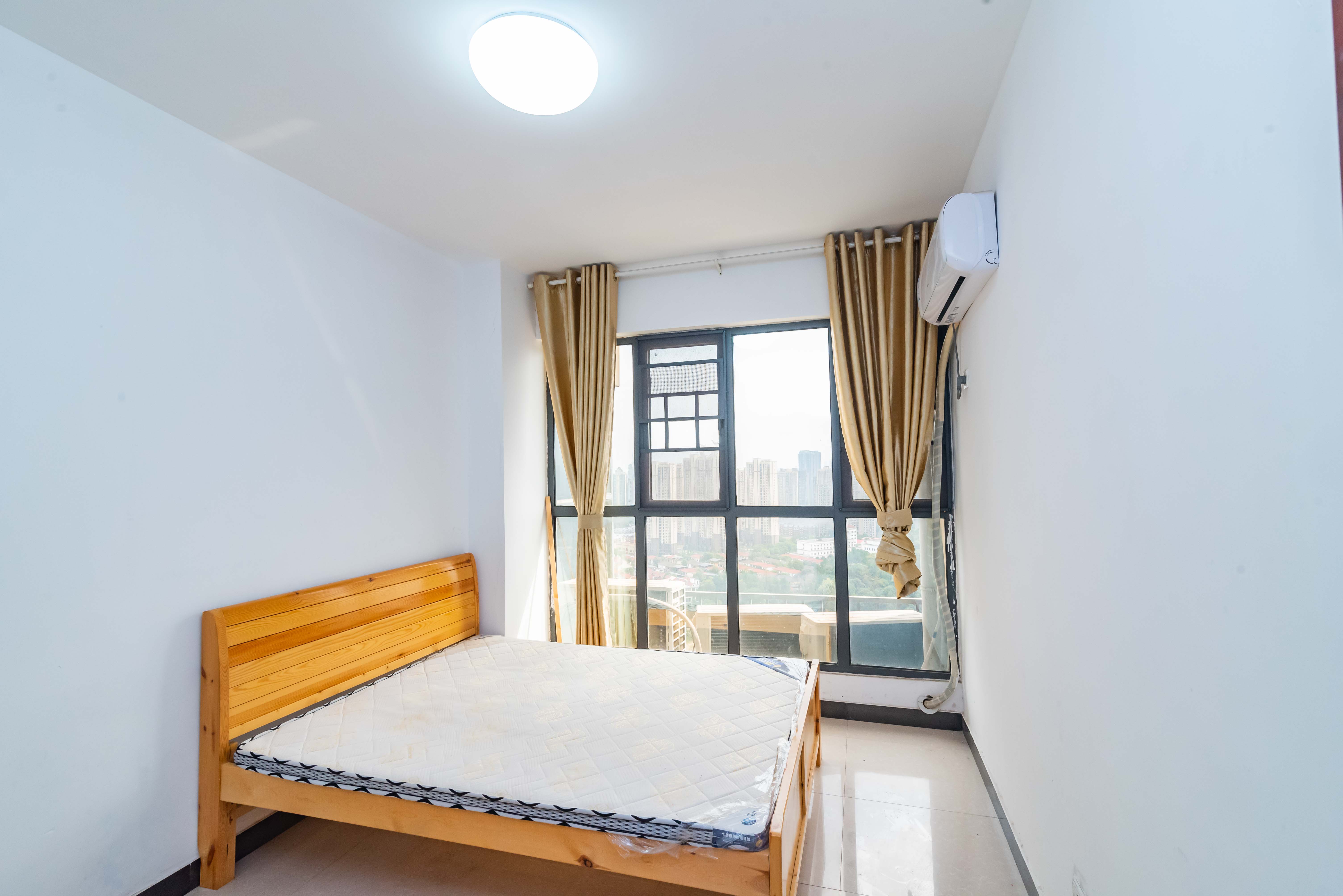 悦湖山 3室2厅2卫 106.00万 悦湖山 3室2厅2卫 106.00万卧室