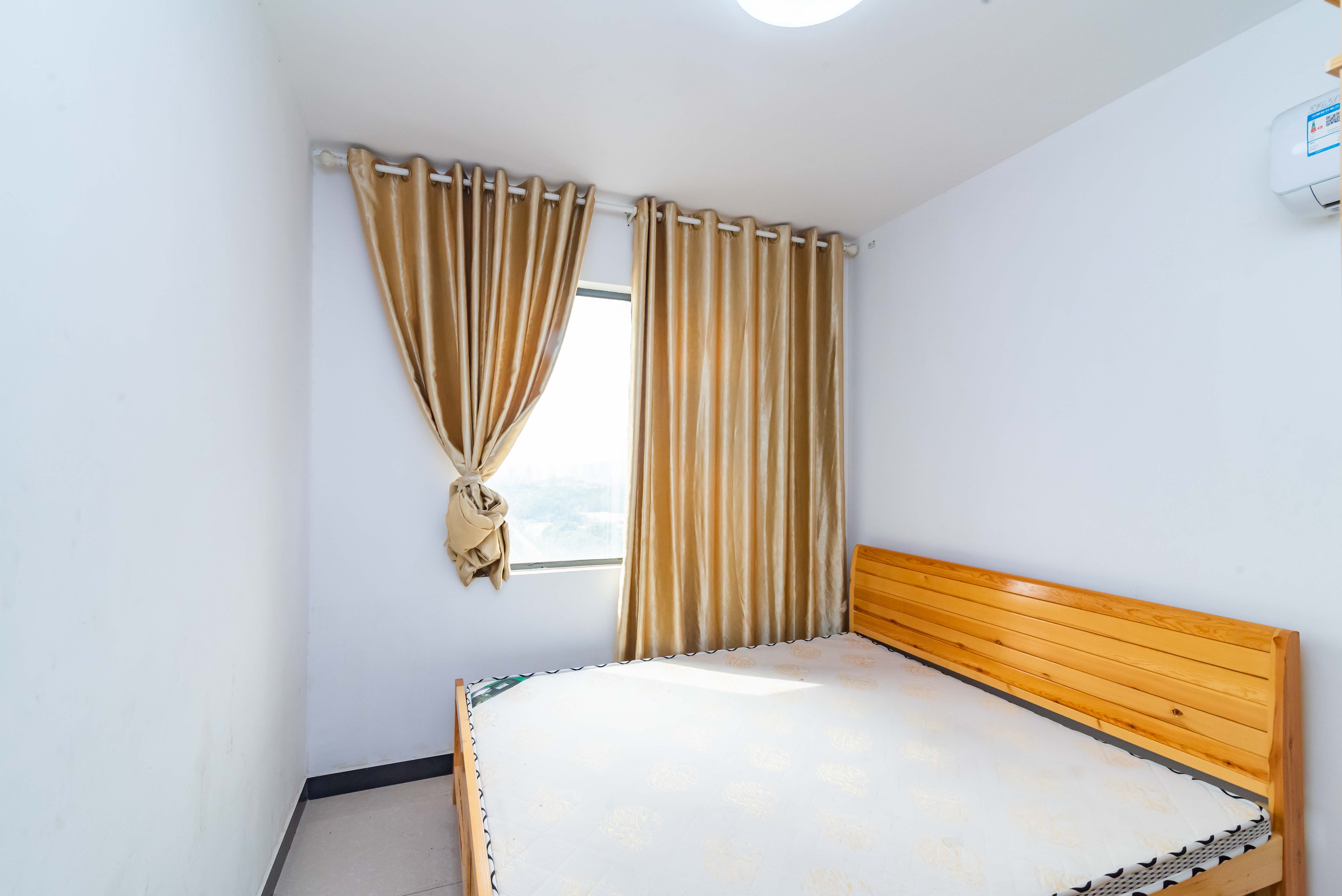 悦湖山 3室2厅2卫 106.00万 悦湖山 3室2厅2卫 106.00万卧室