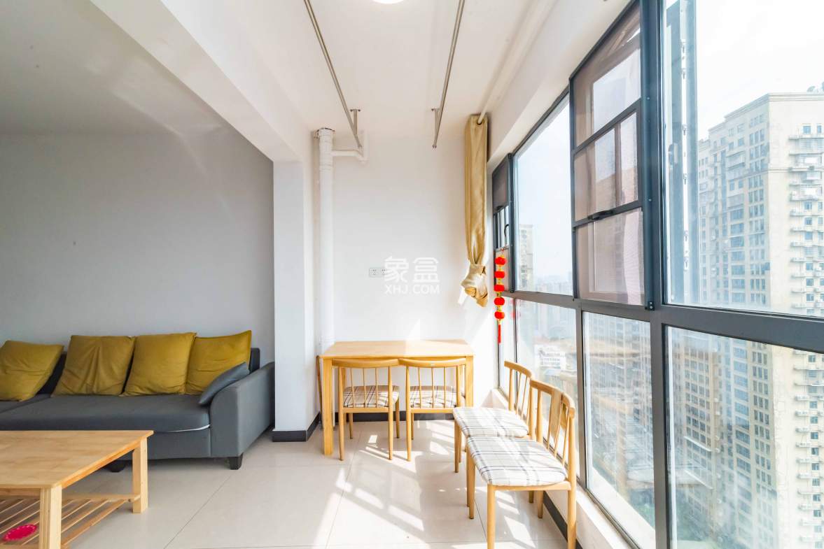 悦湖山 3室2厅2卫 106.00万 悦湖山 3室2厅2卫 106.00万阳台