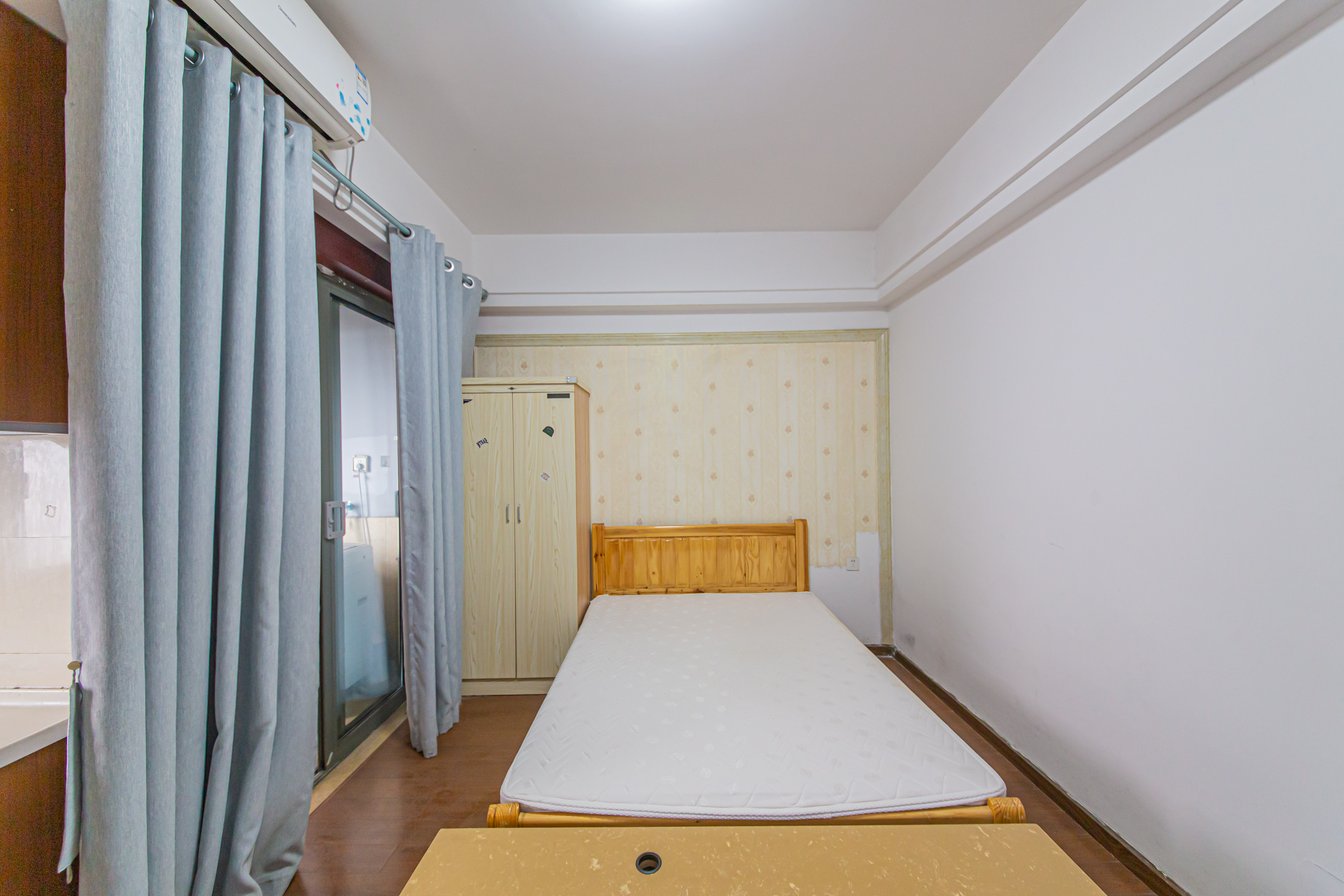 环宇天地、中海地产(中信城市广场二期) 1室1厅1卫 19.00万 环宇天地、中海地产(中信城市广场二期) 1室1厅1卫 19.00万客厅