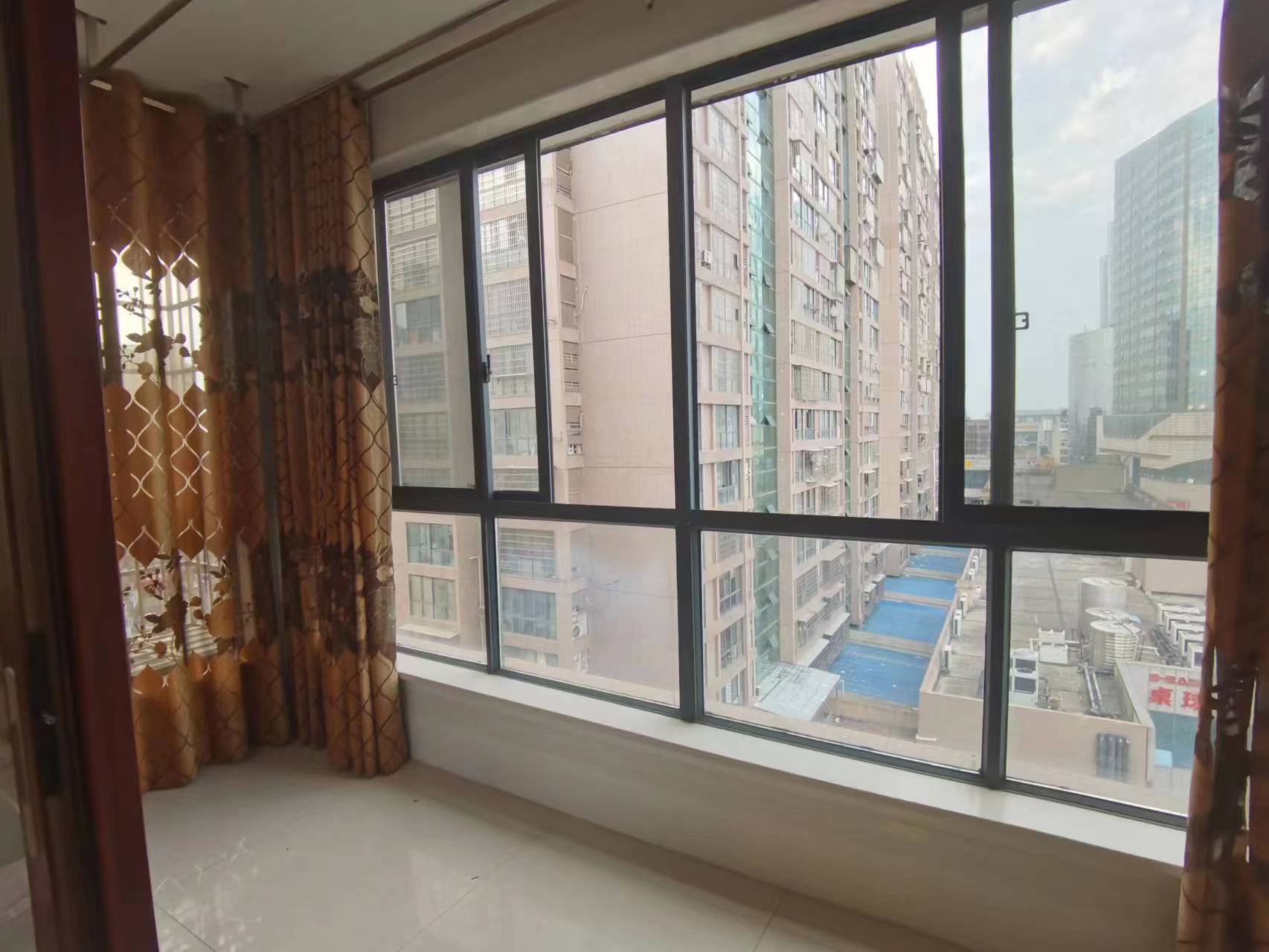 莲城步行街D区 3室2厅1卫 65.80万 莲城步行街D区 3室2厅1卫 65.80万客厅