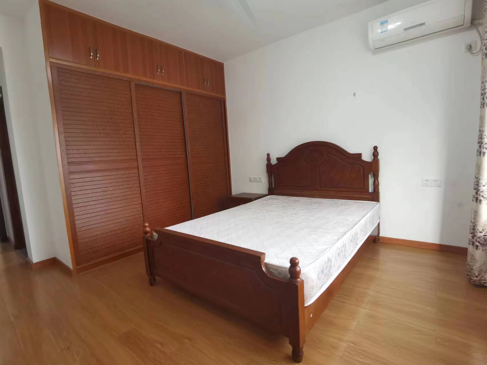 莲城步行街D区 3室2厅1卫 65.80万 莲城步行街D区 3室2厅1卫 65.80万客厅