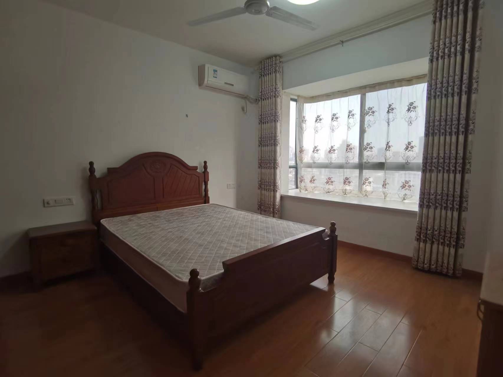 莲城步行街D区 3室2厅1卫 65.80万 莲城步行街D区 3室2厅1卫 65.80万客厅