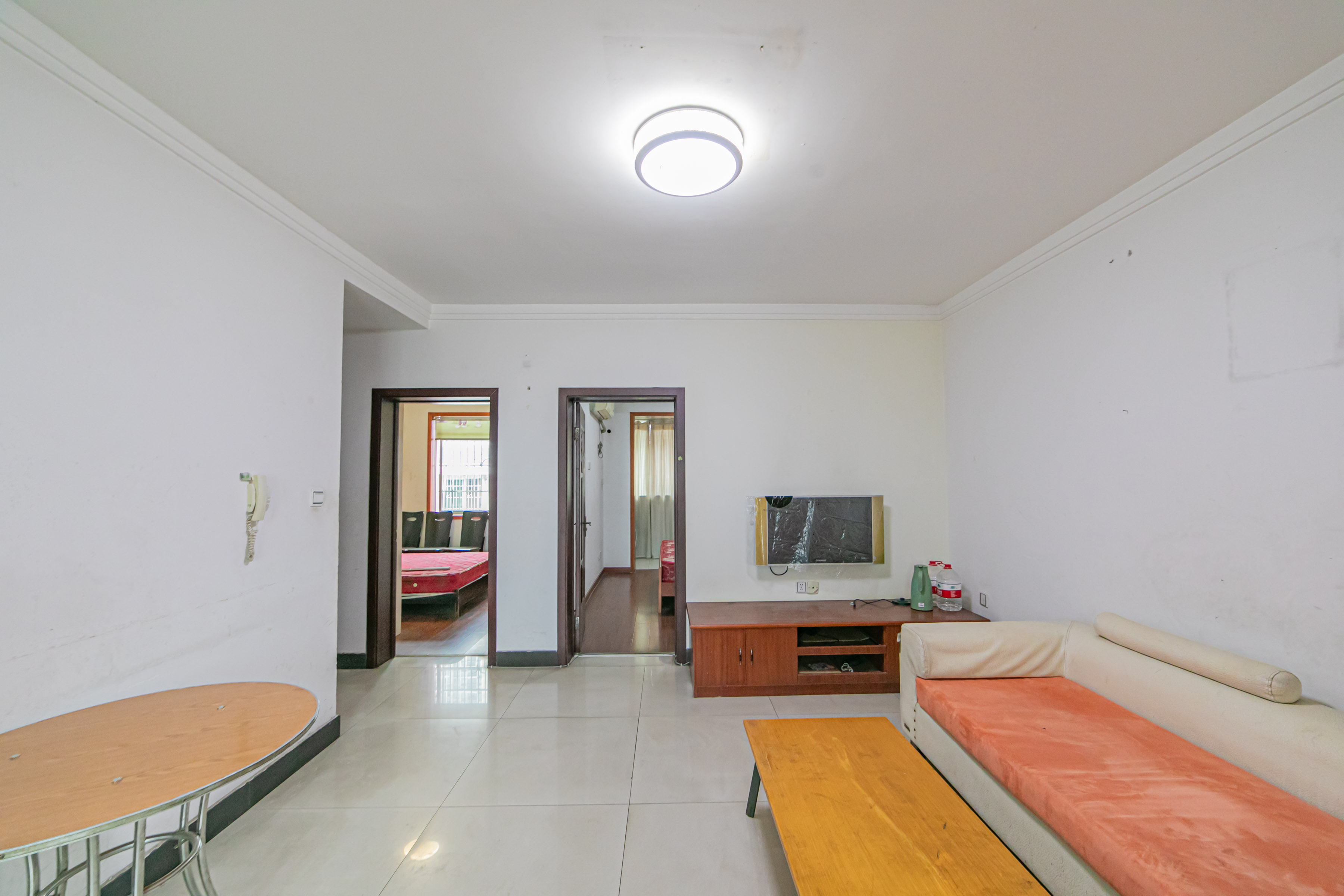 茶叶大市场“山水茗园” 2室2厅1卫 32.80万 茶叶大市场“山水茗园” 2室2厅1卫 32.80万客厅