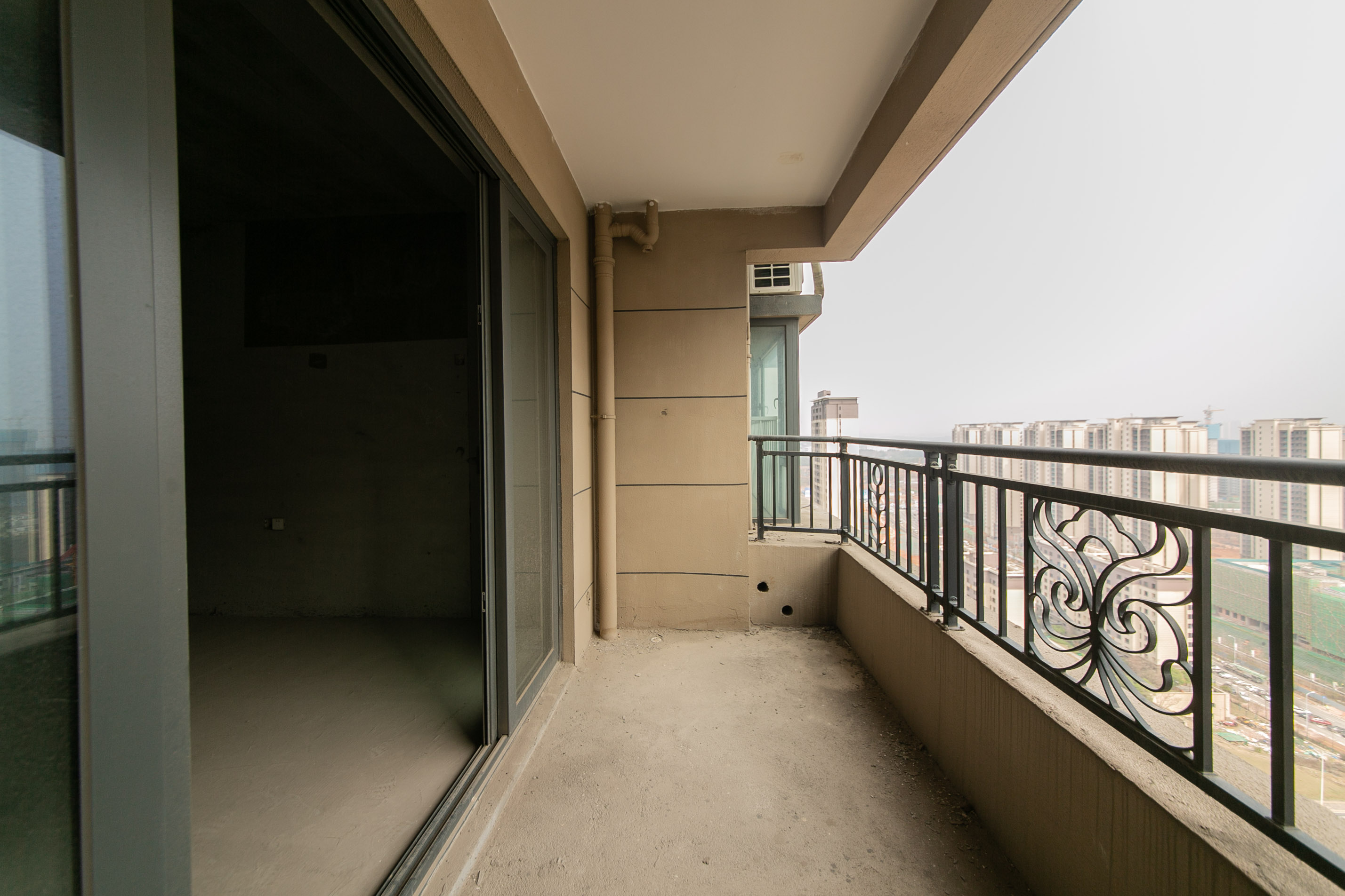 恒大御景天下城二期  3室1厅2卫    119.8万阳台