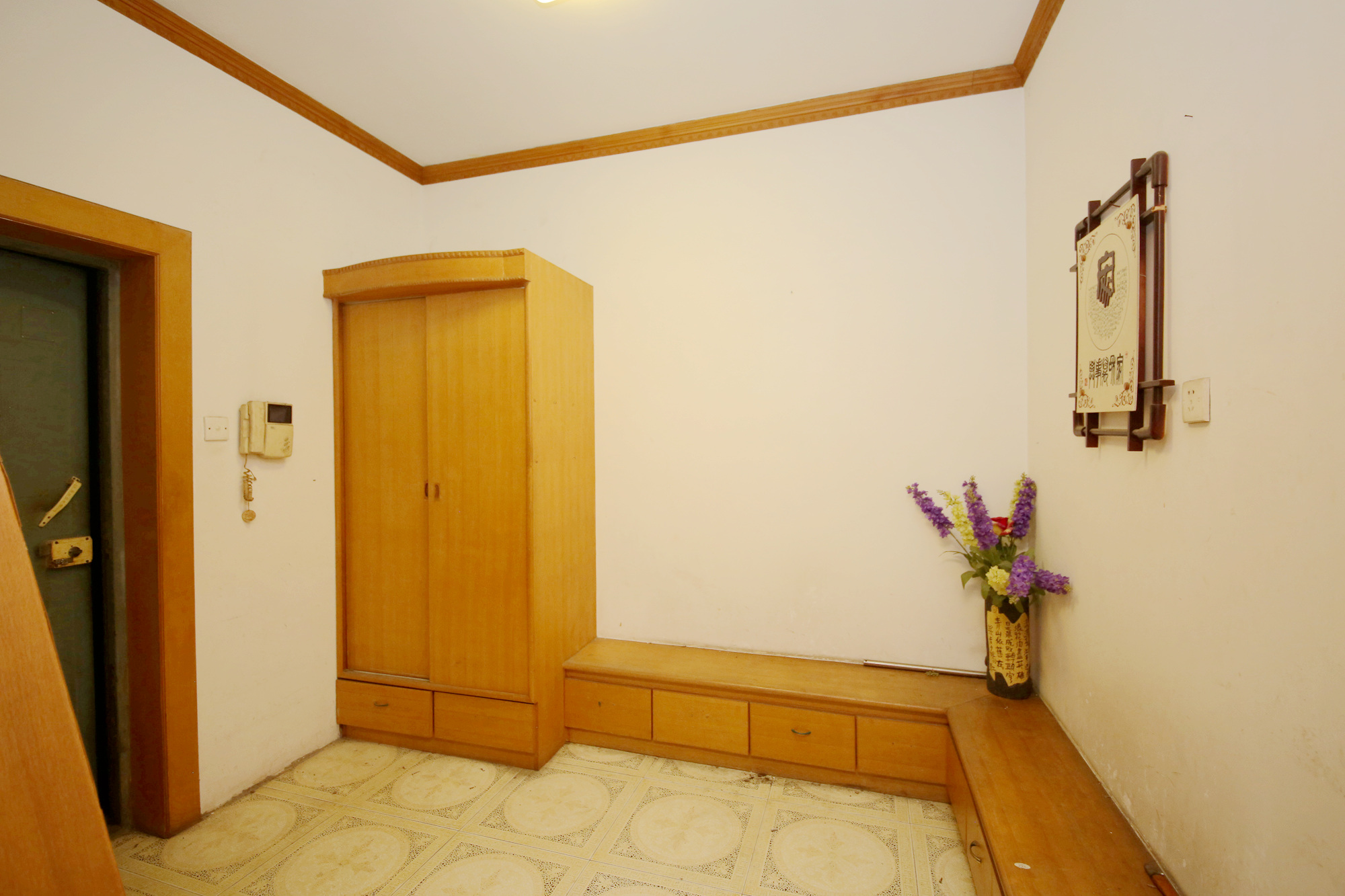 火星信用社宿舍  3室2厅2卫   61.00万客厅