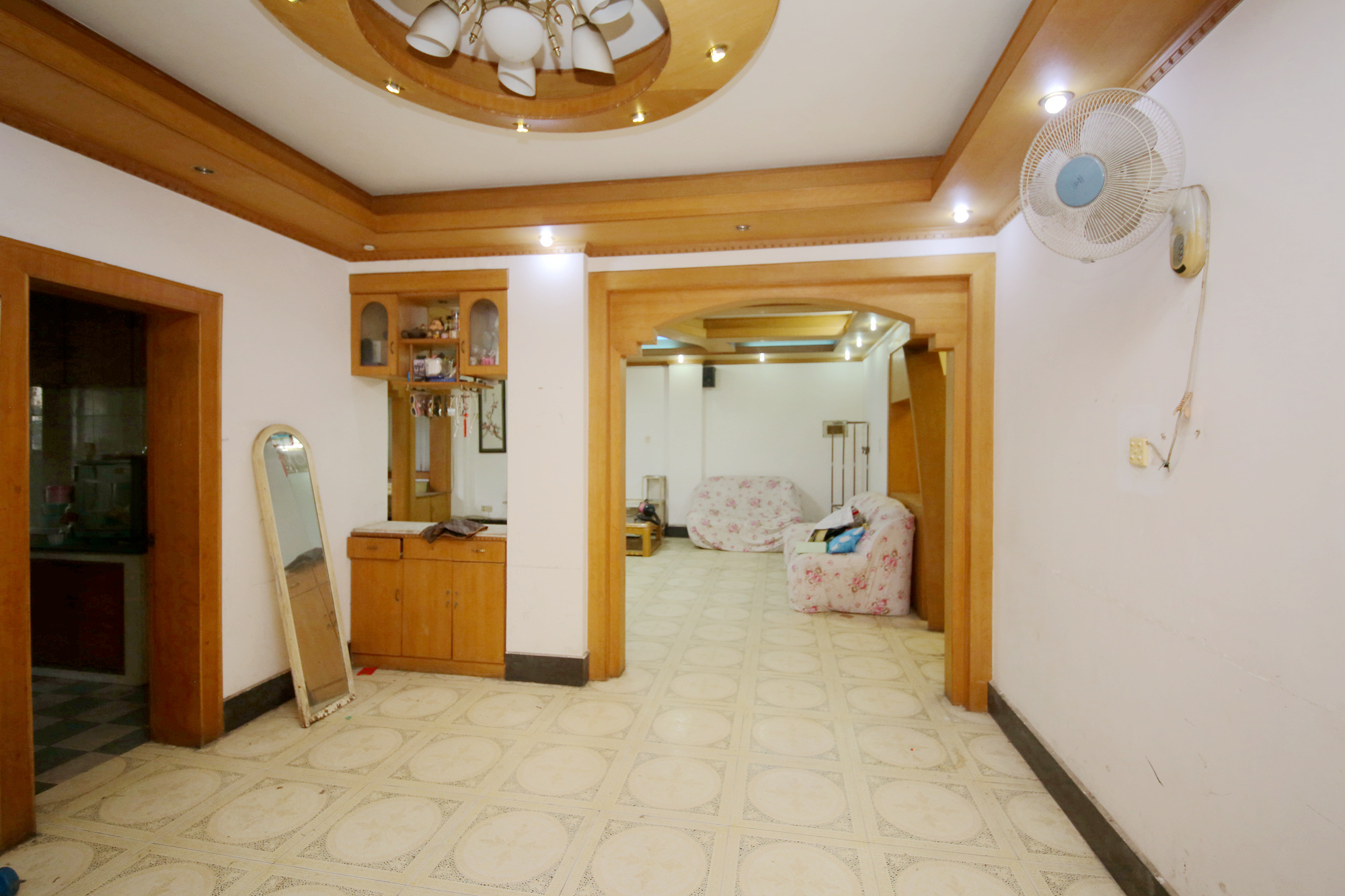 火星信用社宿舍  3室2厅2卫   61.00万客厅