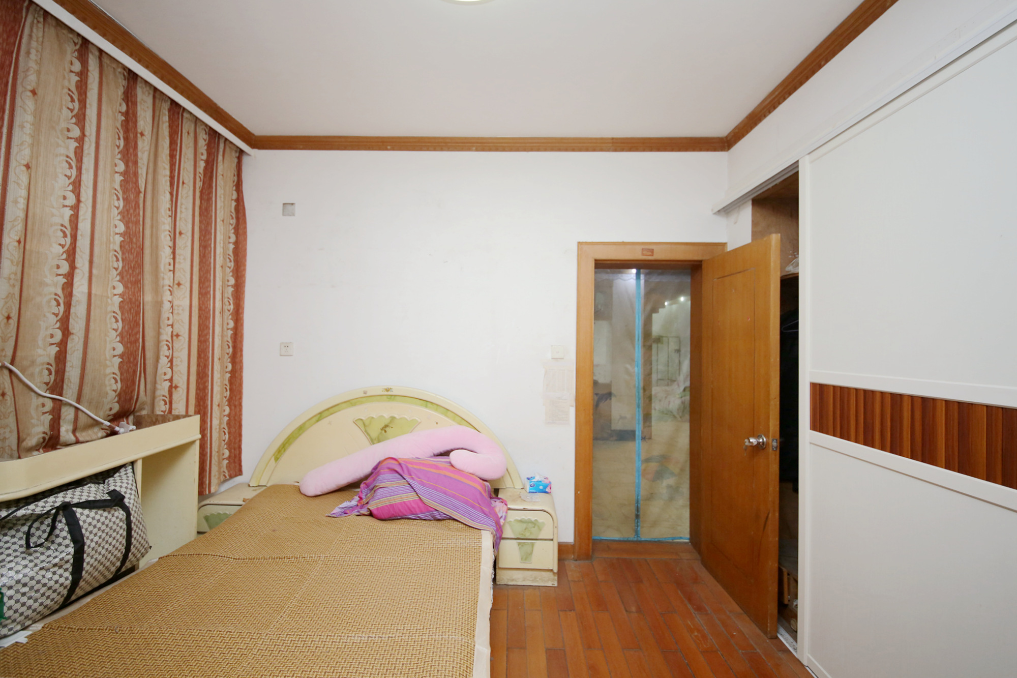 火星信用社宿舍  3室2厅2卫   61.00万卧室