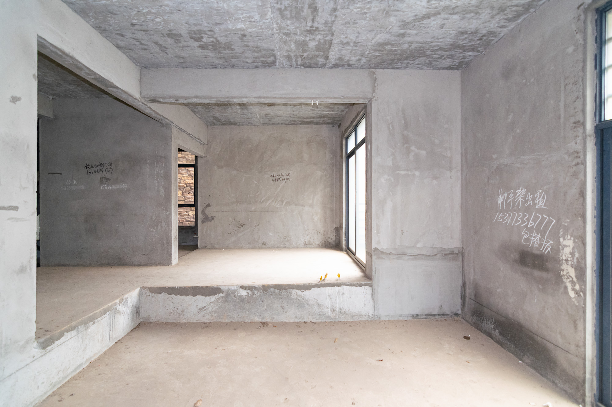 朗诗麓岛 6室3厅3卫 278.00万 朗诗麓岛 6室3厅3卫 278.00万客厅