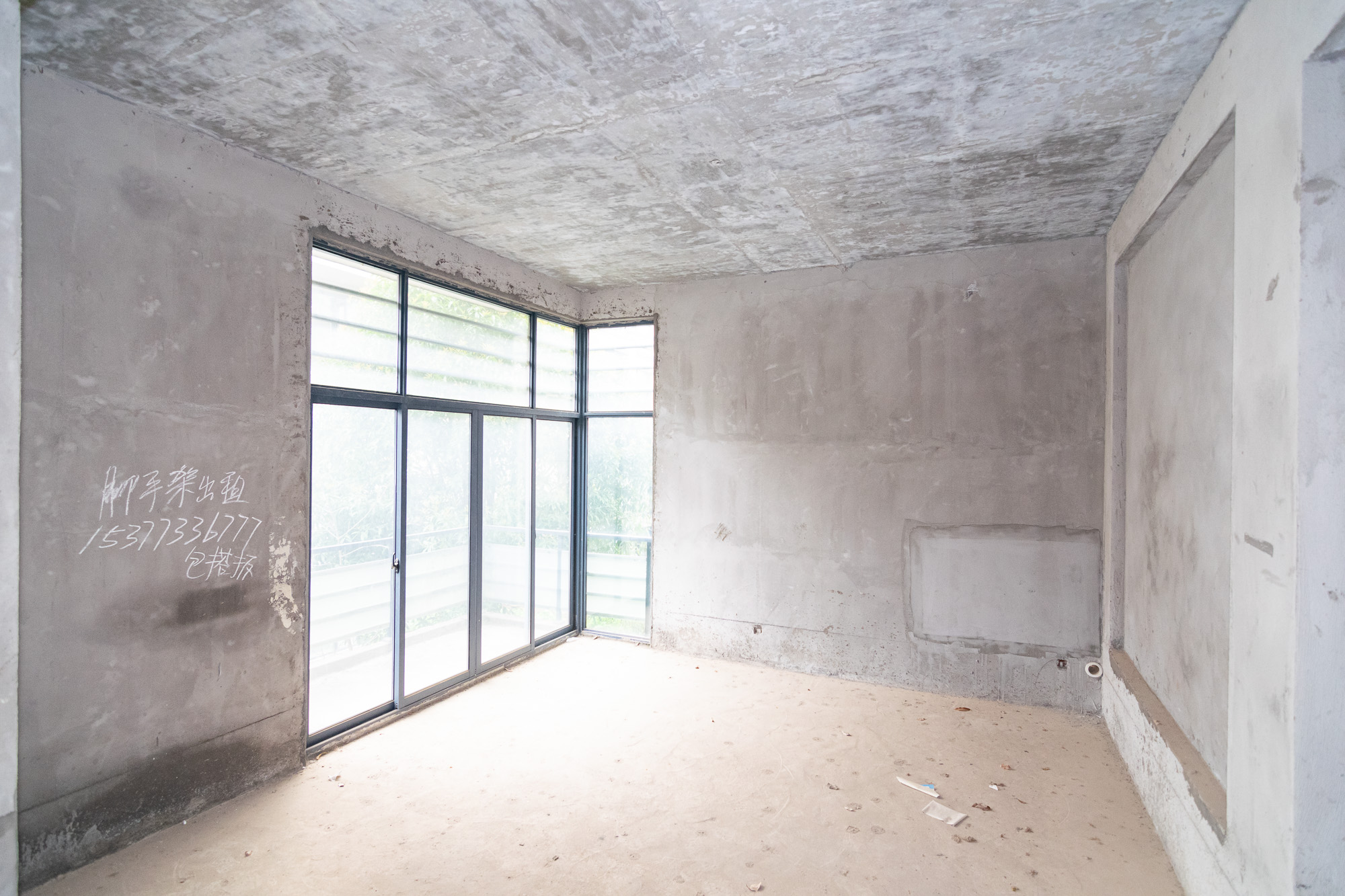 朗诗麓岛 6室3厅3卫 278.00万 朗诗麓岛 6室3厅3卫 278.00万客厅