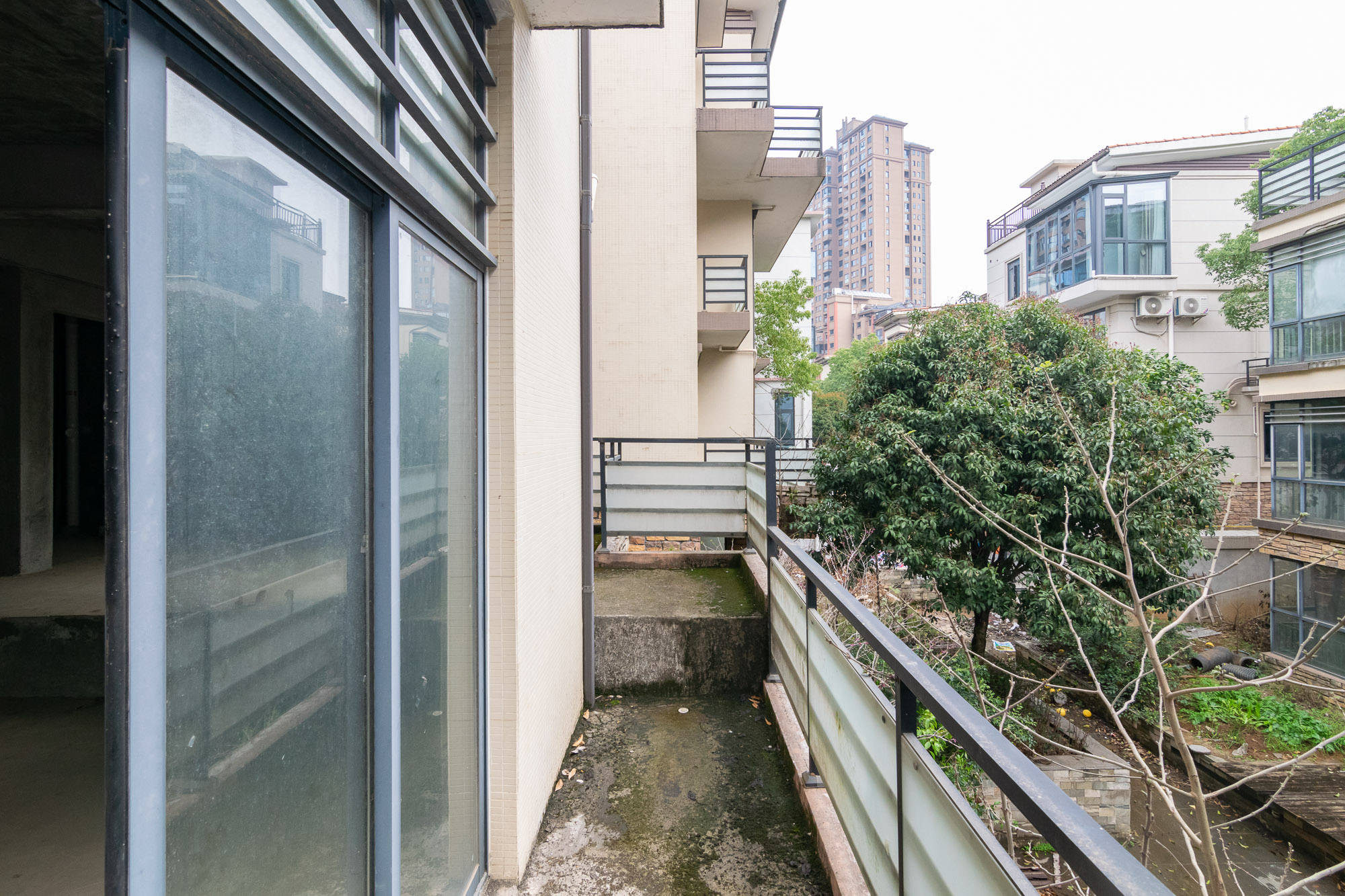 朗诗麓岛 6室3厅3卫 278.00万 朗诗麓岛 6室3厅3卫 278.00万阳台