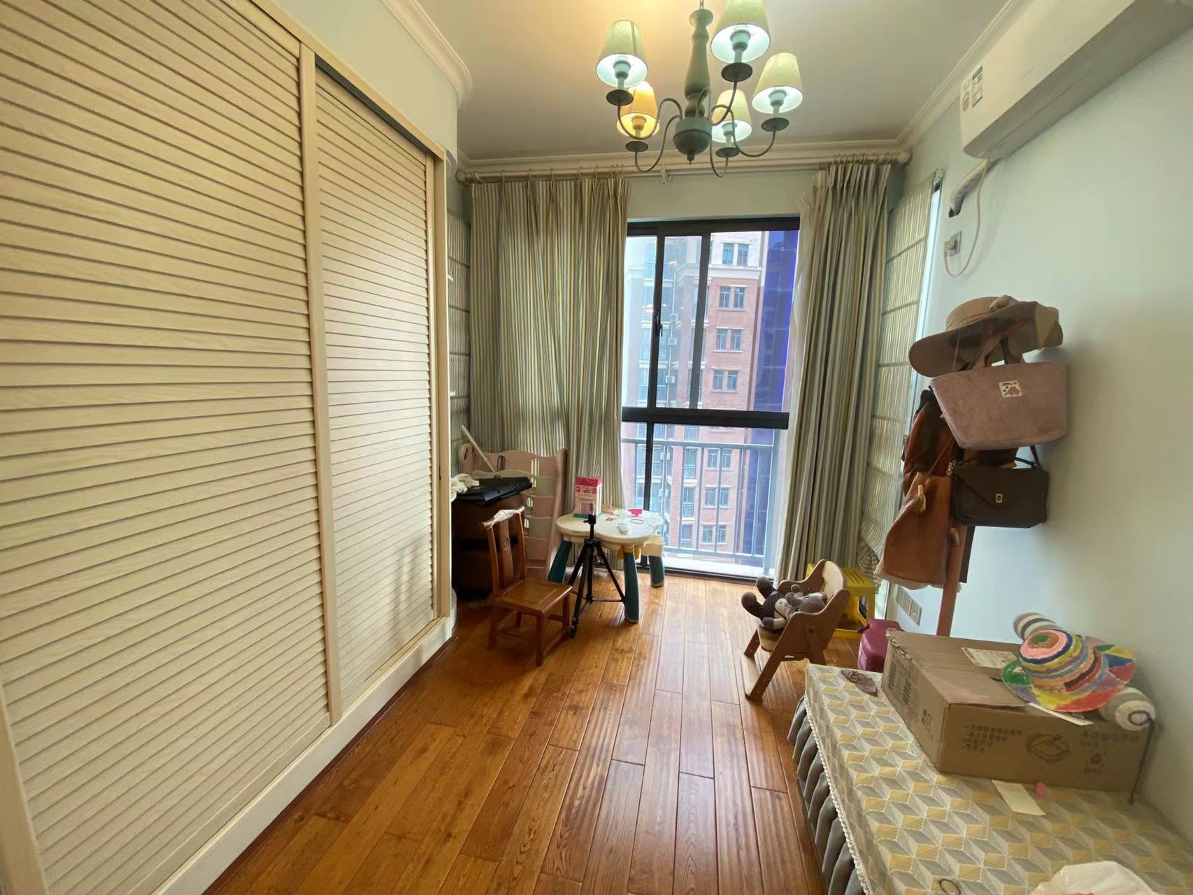 中央皇庭  3室2厅2卫    83.8万 中央皇庭  3室2厅2卫    83.8万室内图