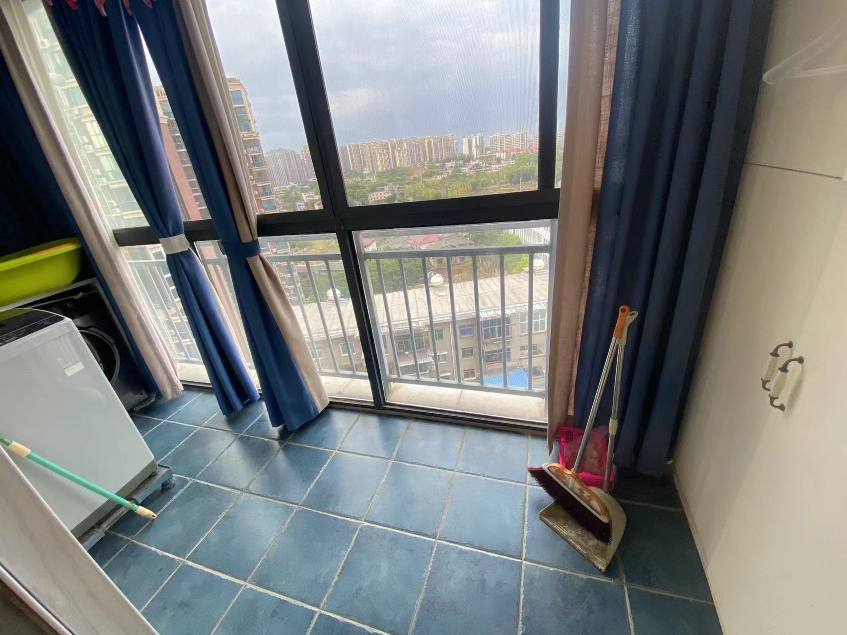 中央皇庭  3室2厅2卫    83.8万 中央皇庭  3室2厅2卫    83.8万室内图