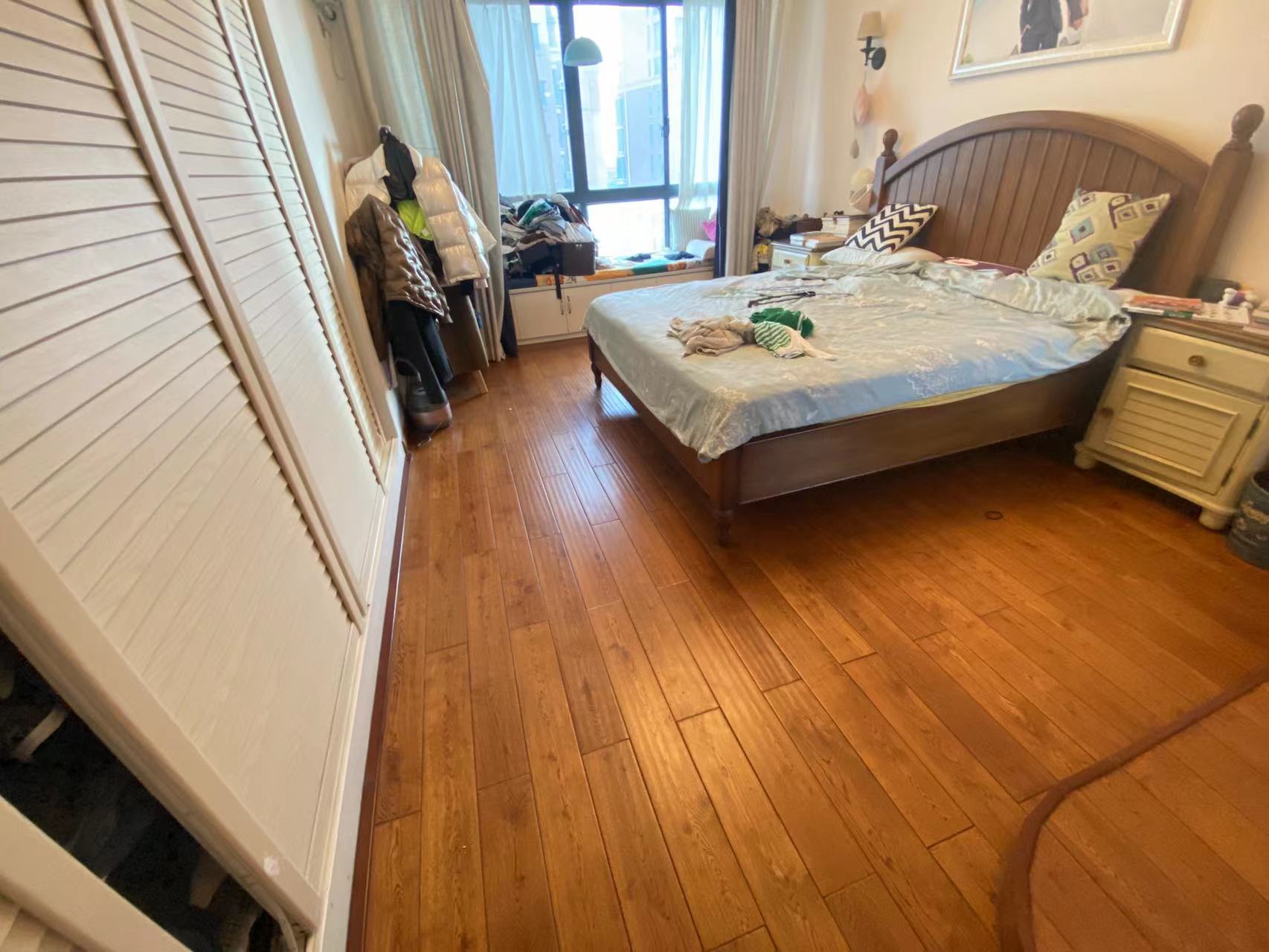 中央皇庭  3室2厅2卫    83.8万 中央皇庭  3室2厅2卫    83.8万室内图