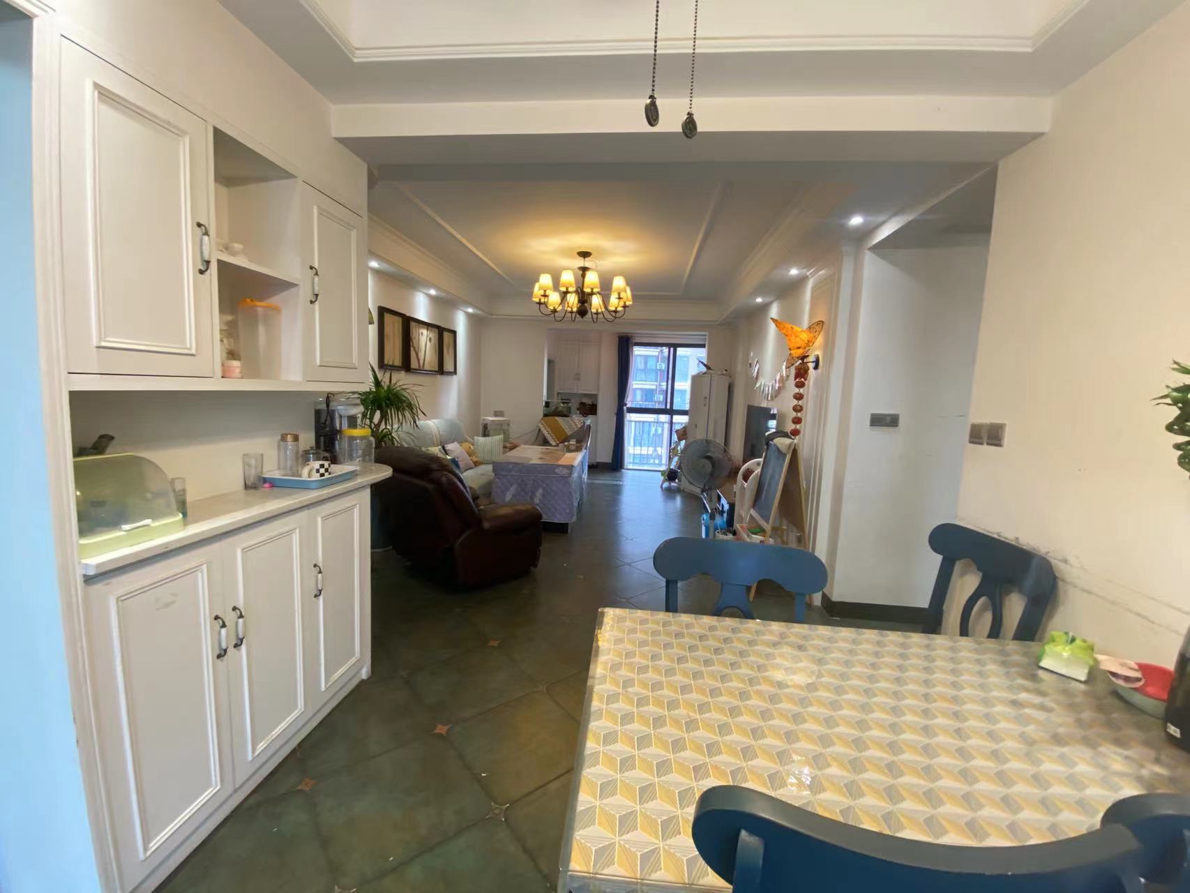 中央皇庭  3室2厅2卫    83.8万 中央皇庭  3室2厅2卫    83.8万室内图