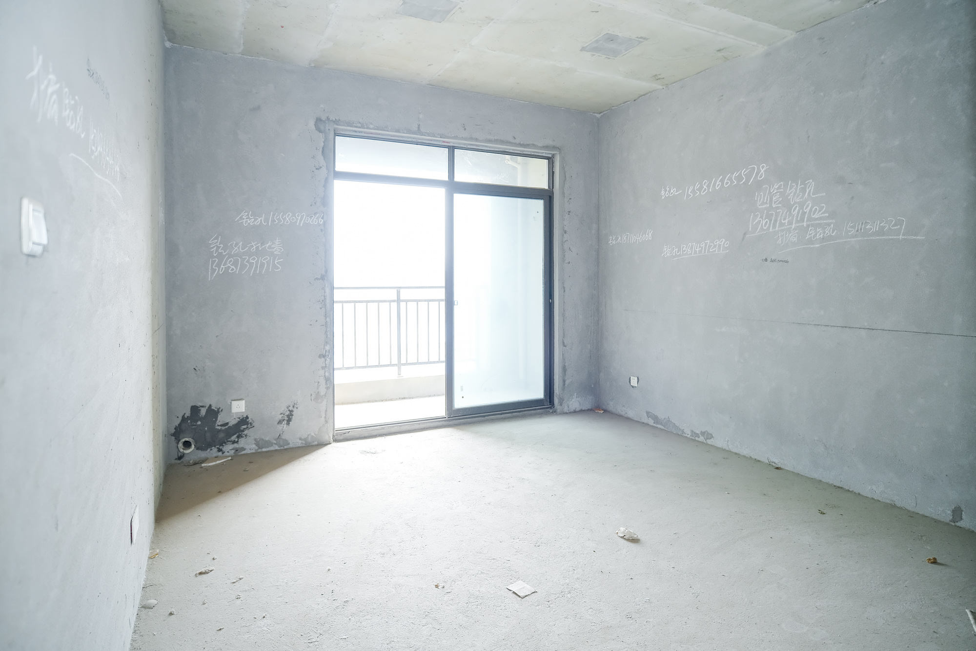 艾美潇湘 3室2厅1卫 53.80万 艾美潇湘 3室2厅1卫 53.80万客厅