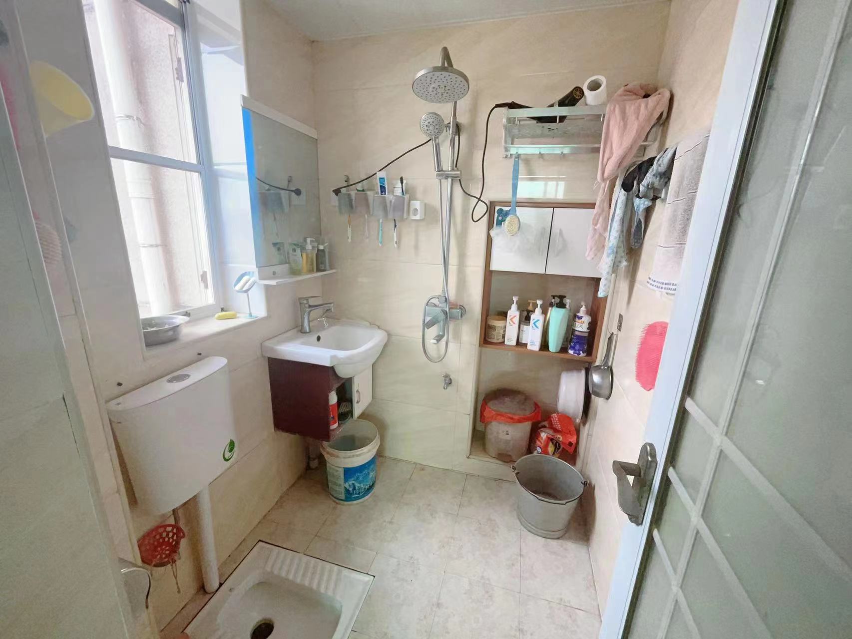 钢城公寓 3室2厅1卫 35.50万 钢城公寓 3室2厅1卫 35.50万客厅