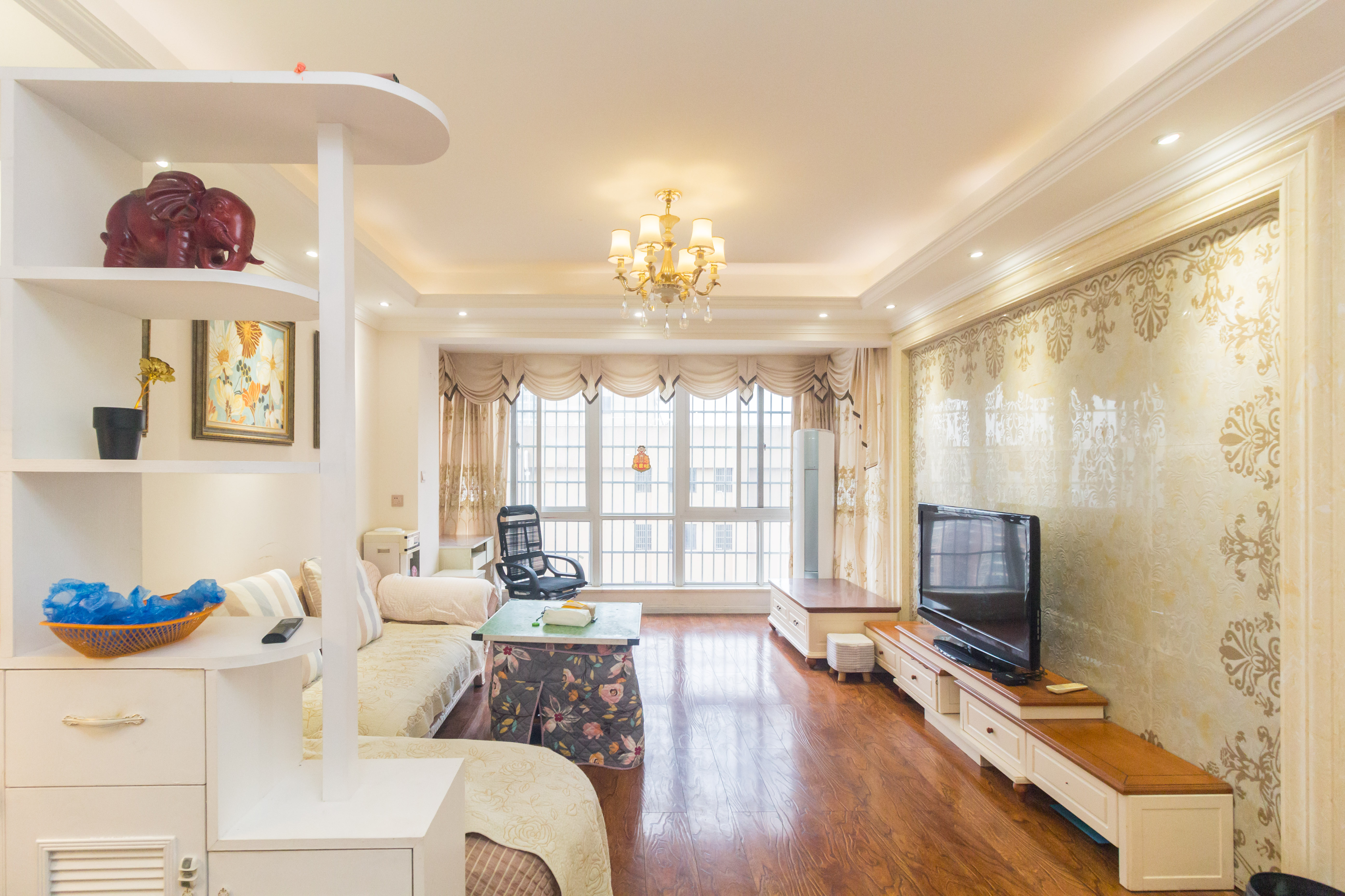 昌和商业中心/昌和国际 3室2厅1卫 89.65万 昌和商业中心/昌和国际 3室2厅1卫 89.65万客厅