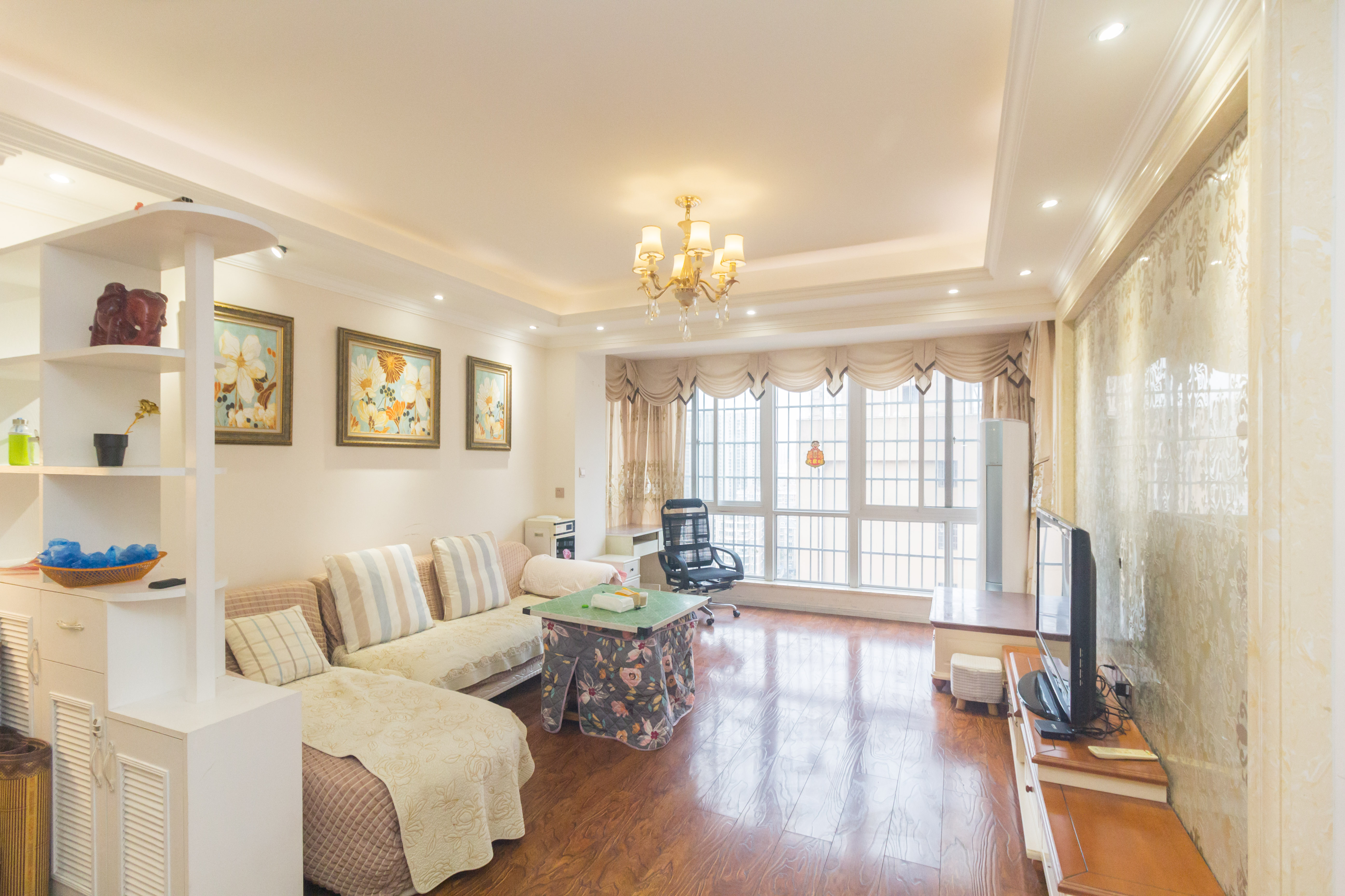 昌和商业中心/昌和国际 3室2厅1卫 89.65万 昌和商业中心/昌和国际 3室2厅1卫 89.65万客厅