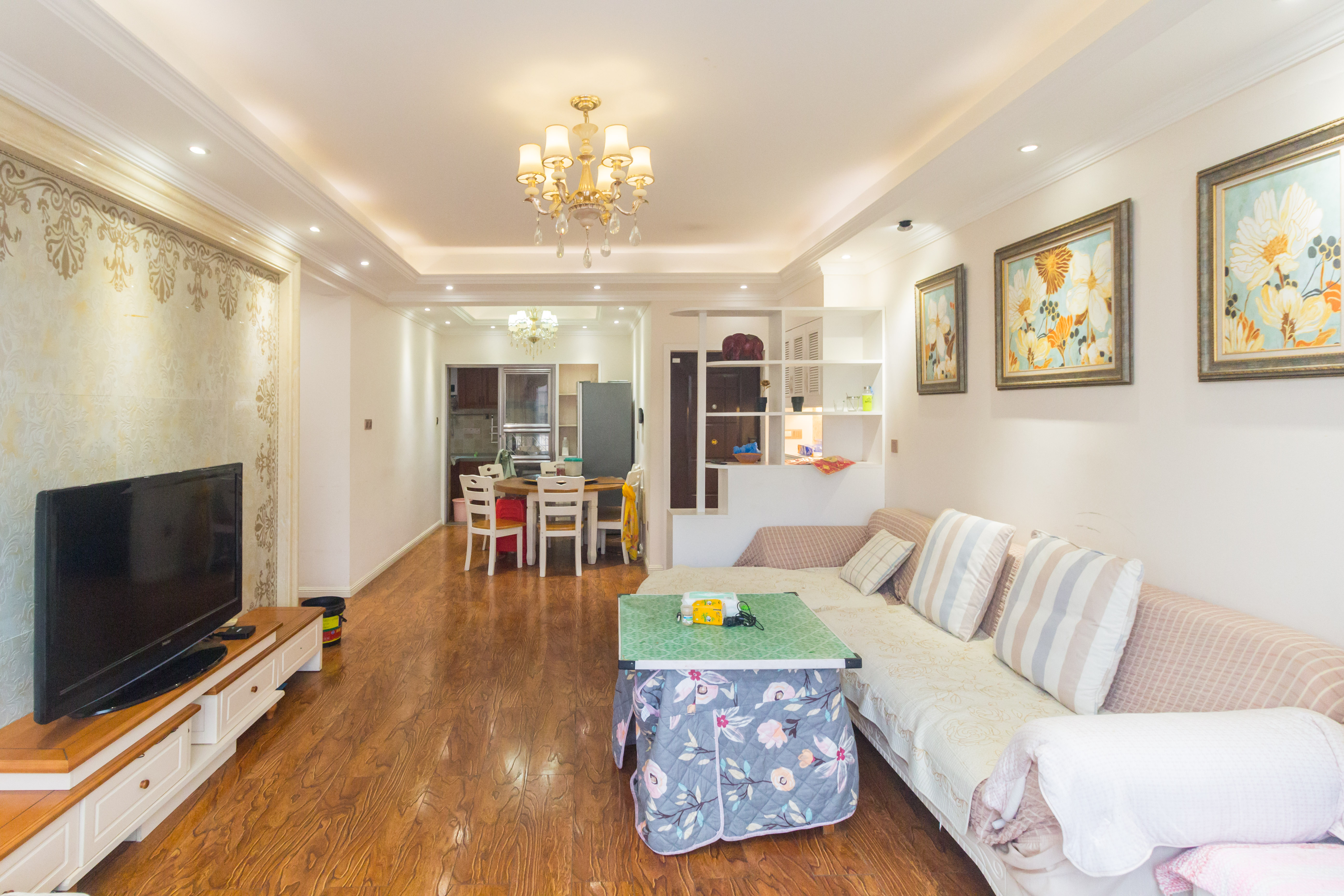 昌和商业中心/昌和国际 3室2厅1卫 89.65万 昌和商业中心/昌和国际 3室2厅1卫 89.65万客厅