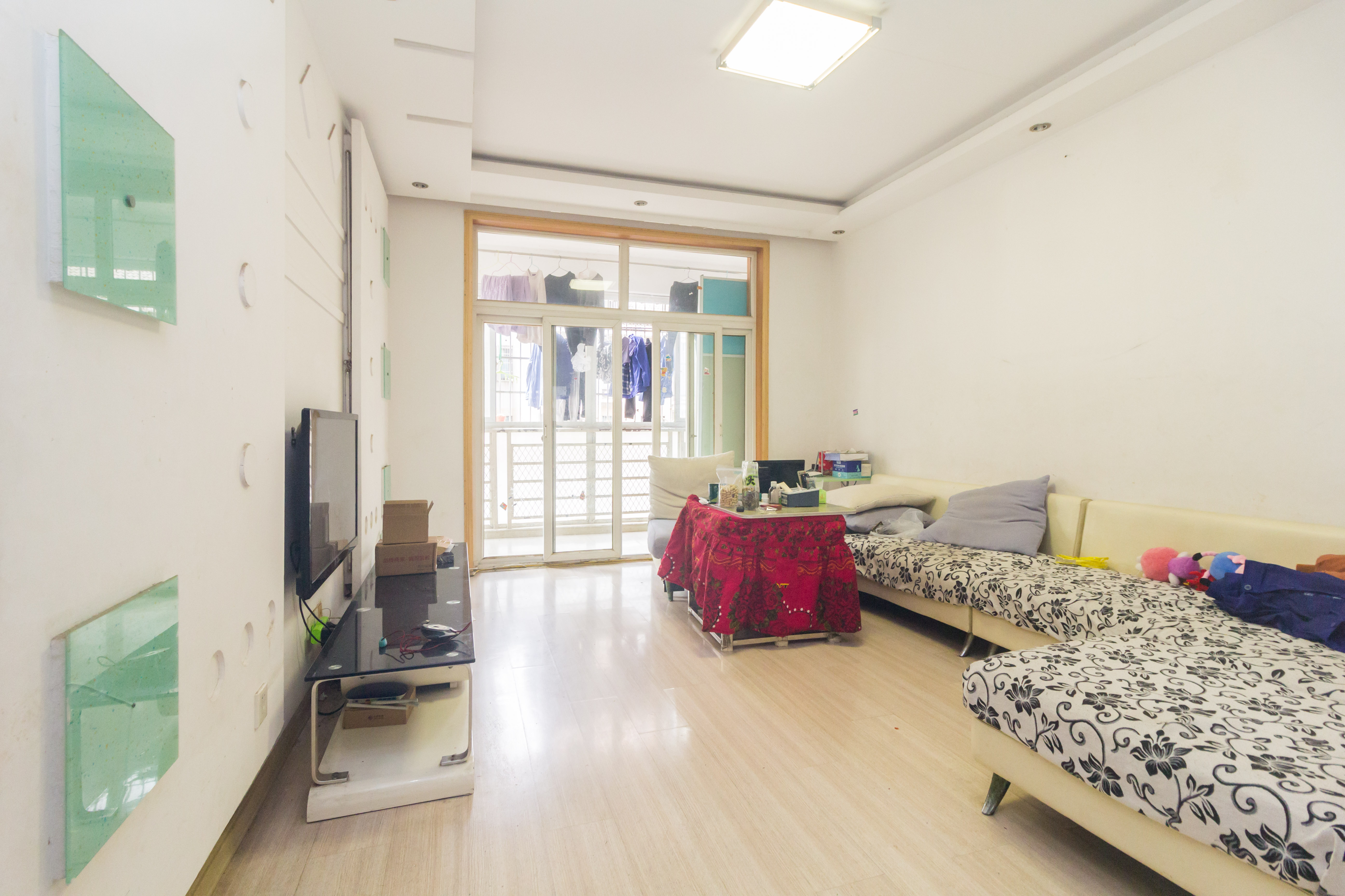 圣力华苑 2室2厅1卫 35.00万 圣力华苑 2室2厅1卫 35.00万客厅