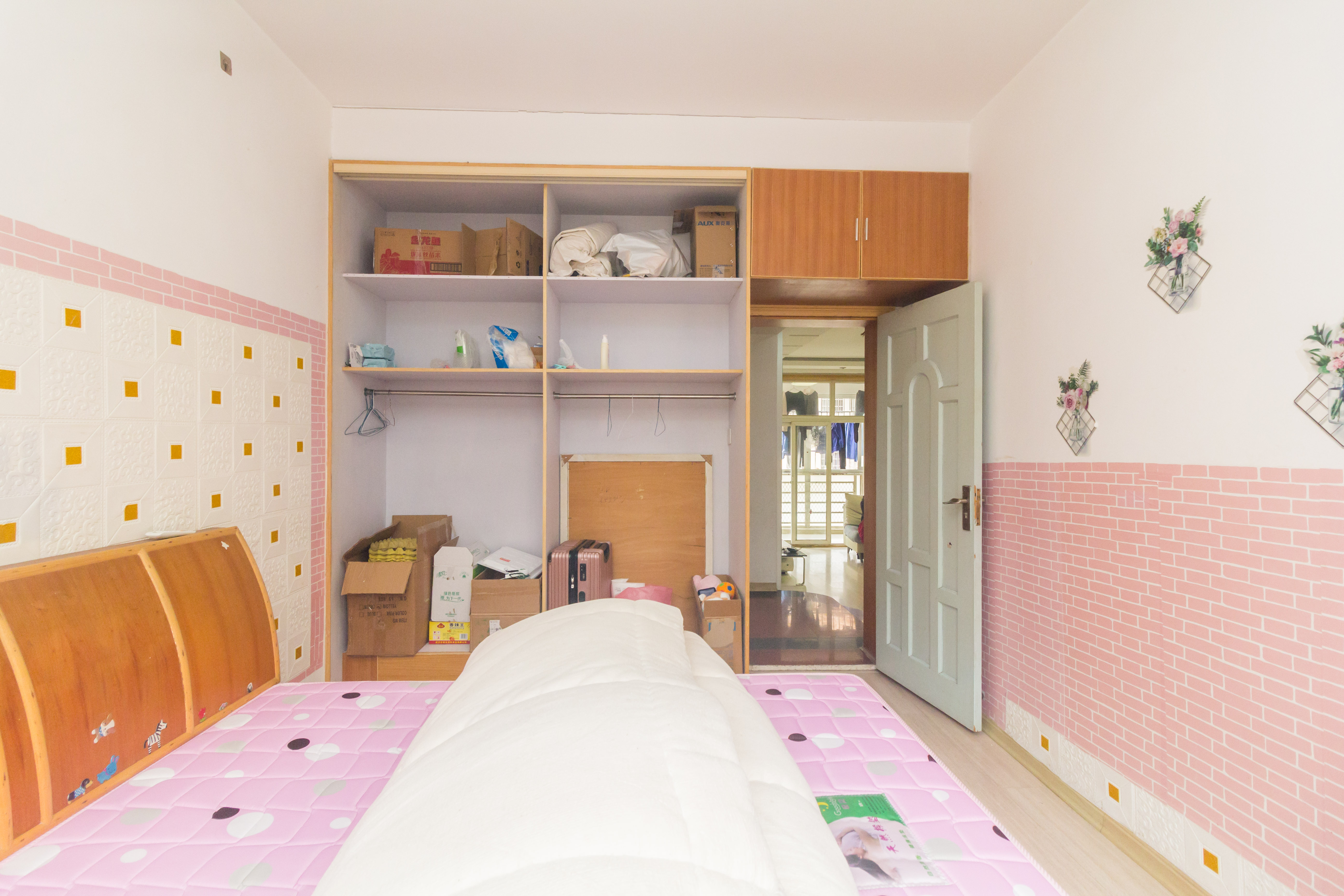 圣力华苑 2室2厅1卫 35.00万 圣力华苑 2室2厅1卫 35.00万卧室