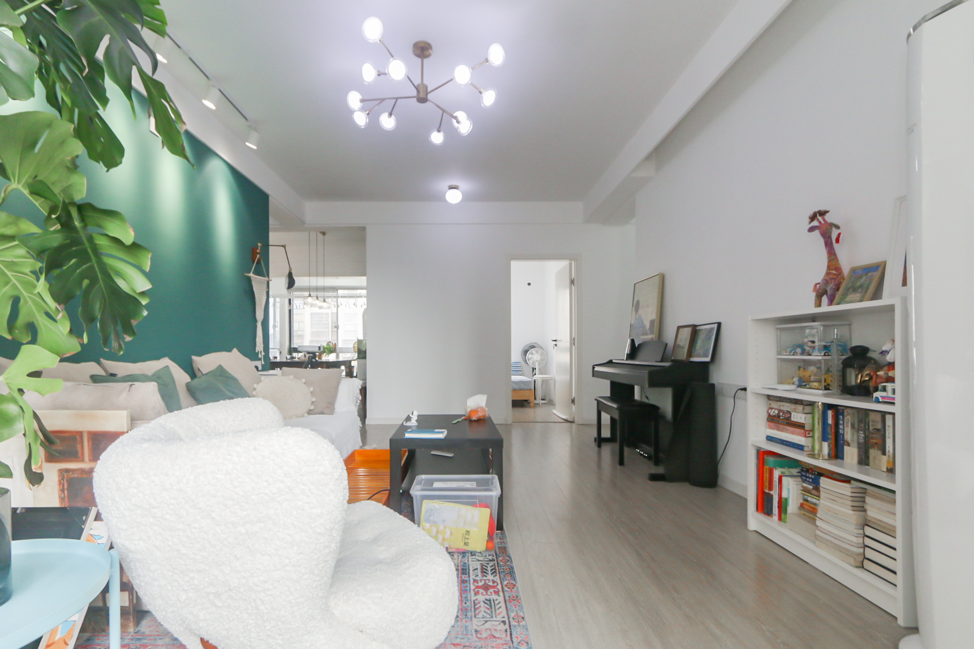 天麓尚层  3室2厅2卫    116.8万客厅