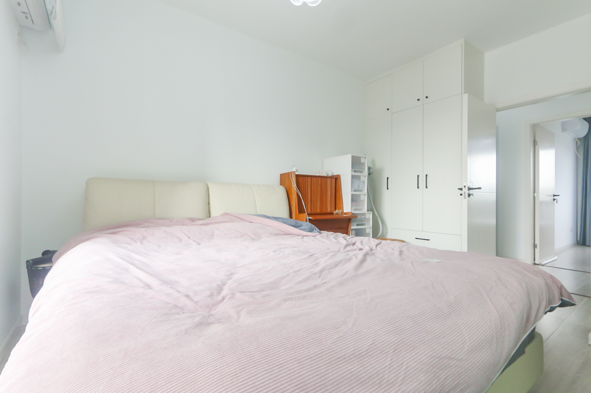 天麓尚层  3室2厅2卫    116.8万卧室