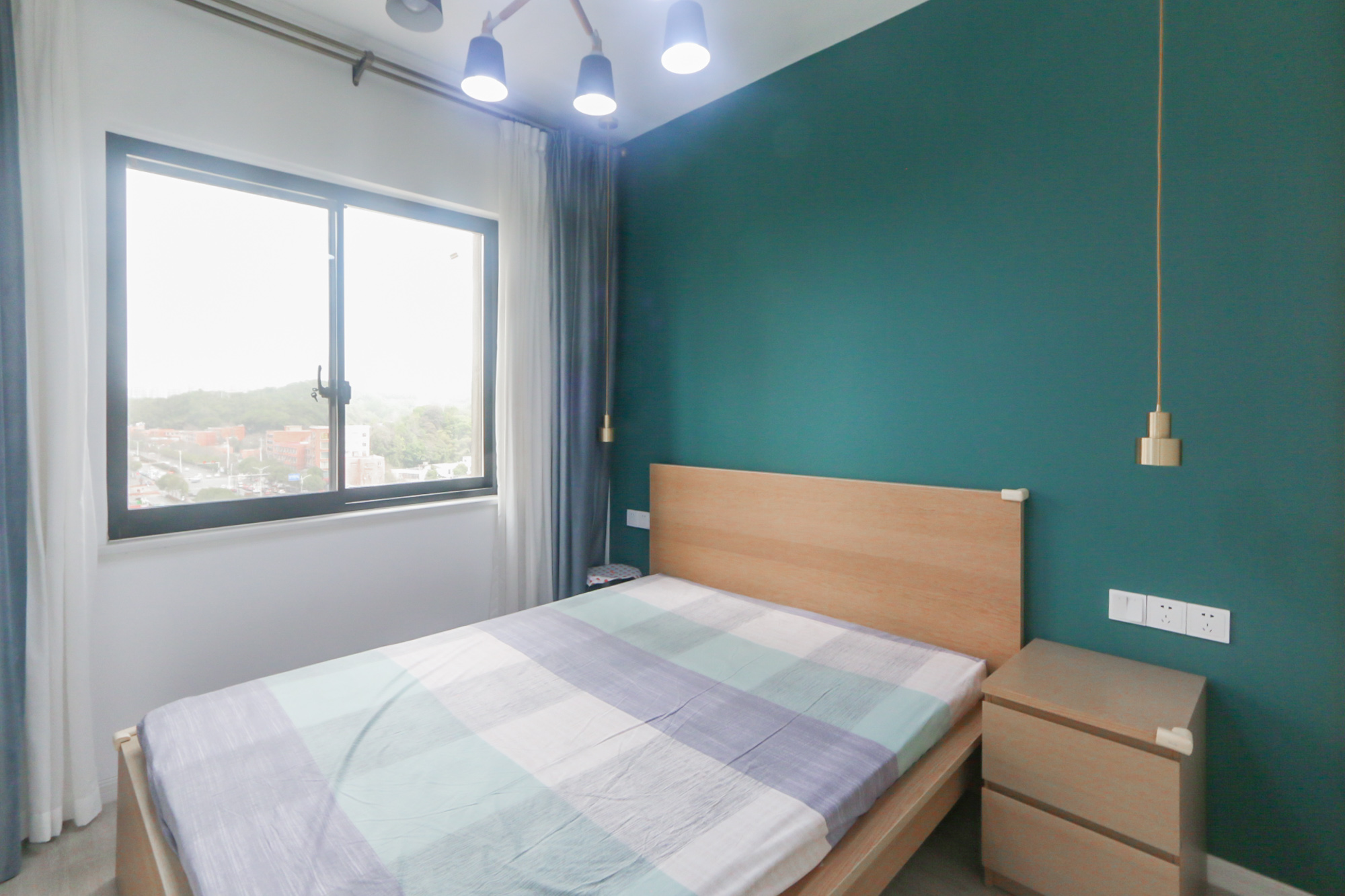 天麓尚层  3室2厅2卫    116.8万卧室