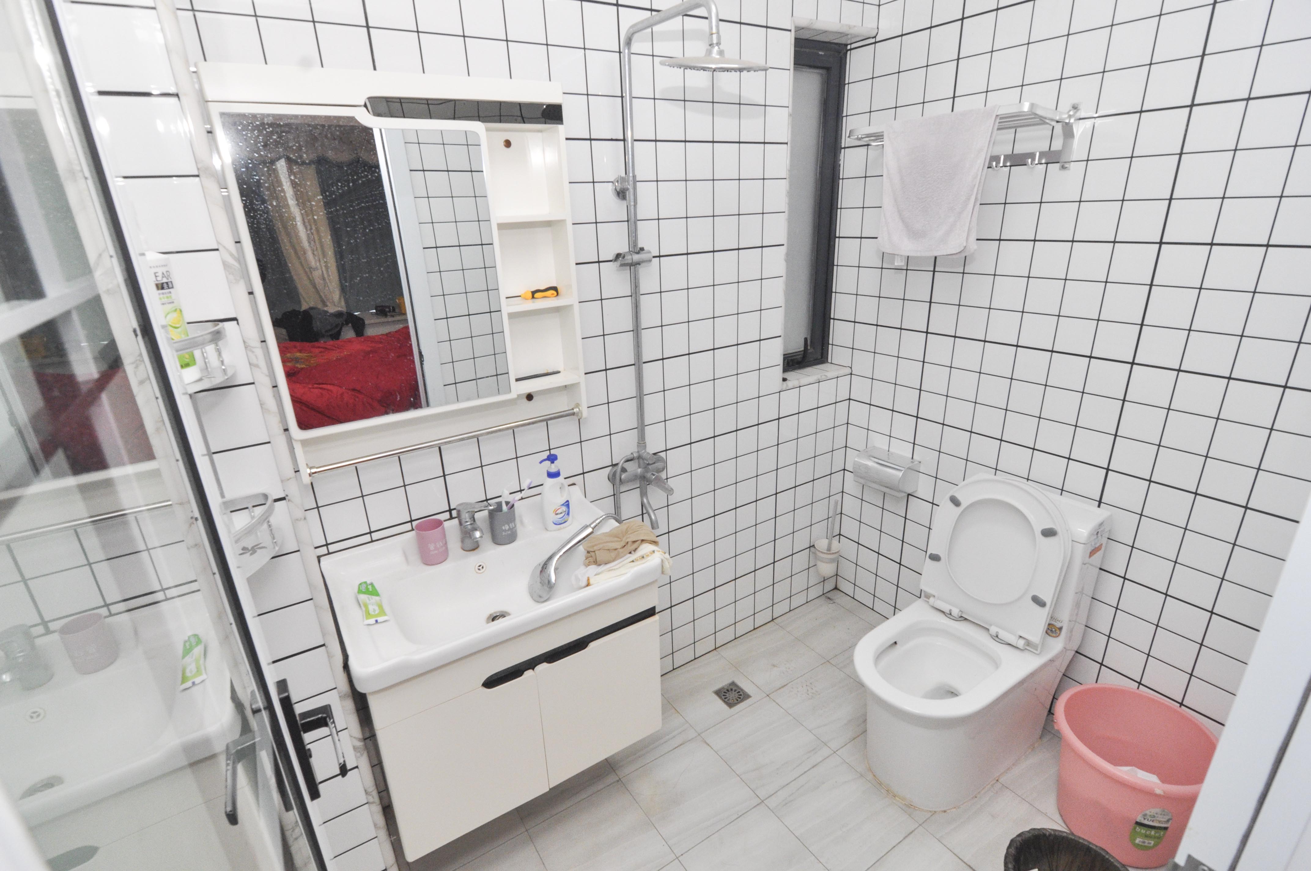 中建梅溪湖中心  3室2厅2卫   155.00万卫生间