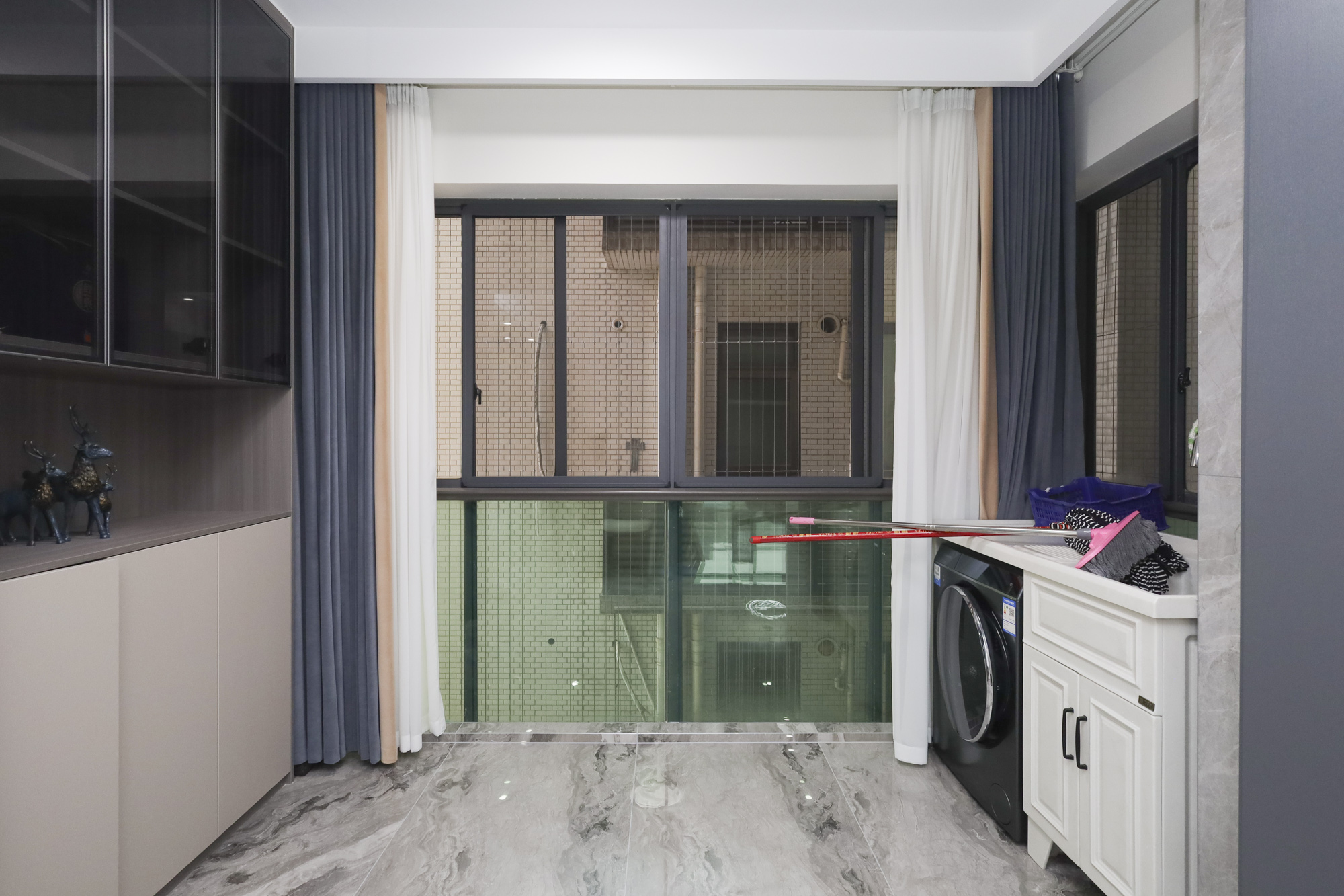 岳麓壹号 4室2厅2卫 269.0万 岳麓壹号 4室2厅2卫 269.0万阳台