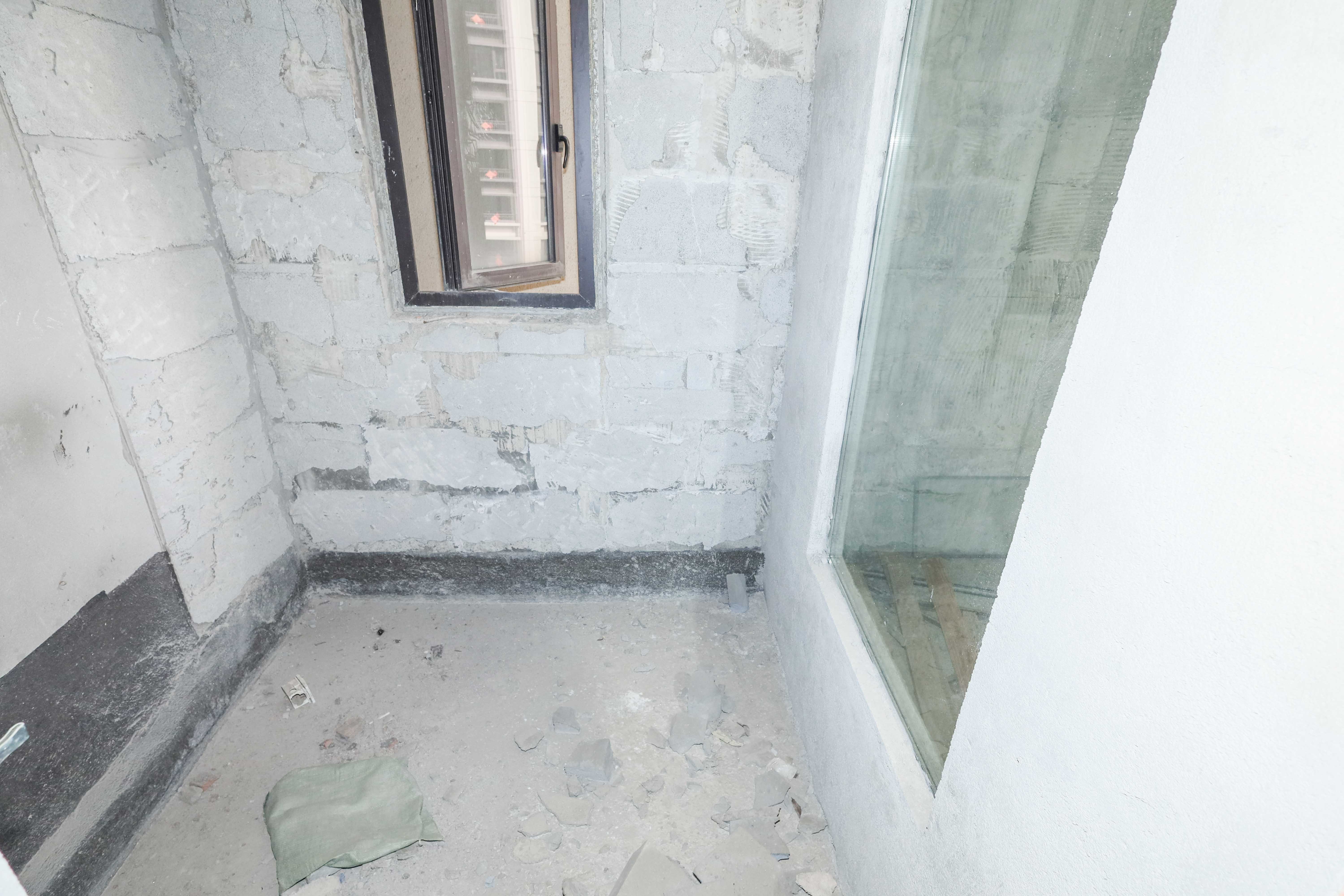 建发央著  4室2厅2卫   300.00万卫生间