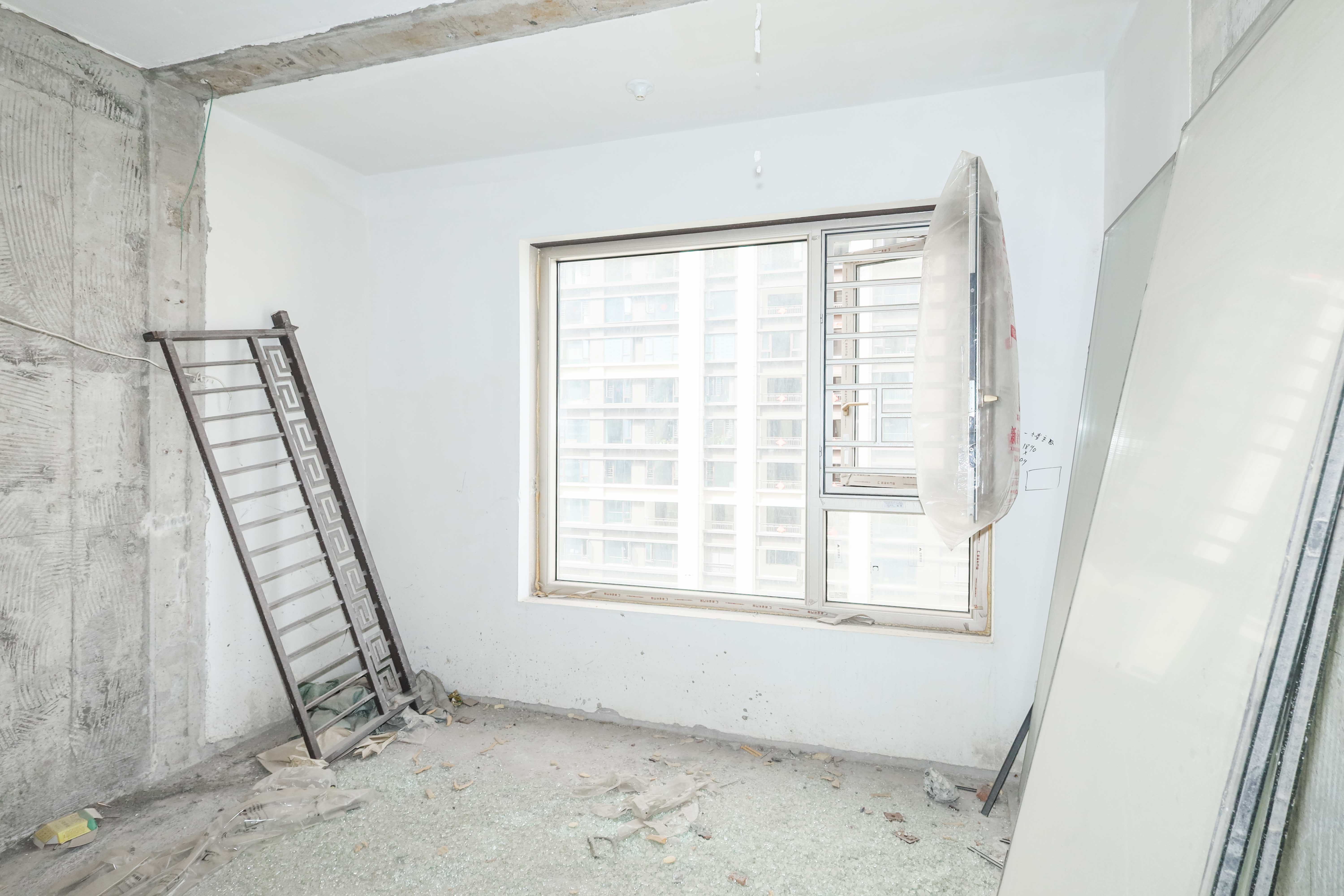 建发央著  4室2厅2卫   300.00万卧室