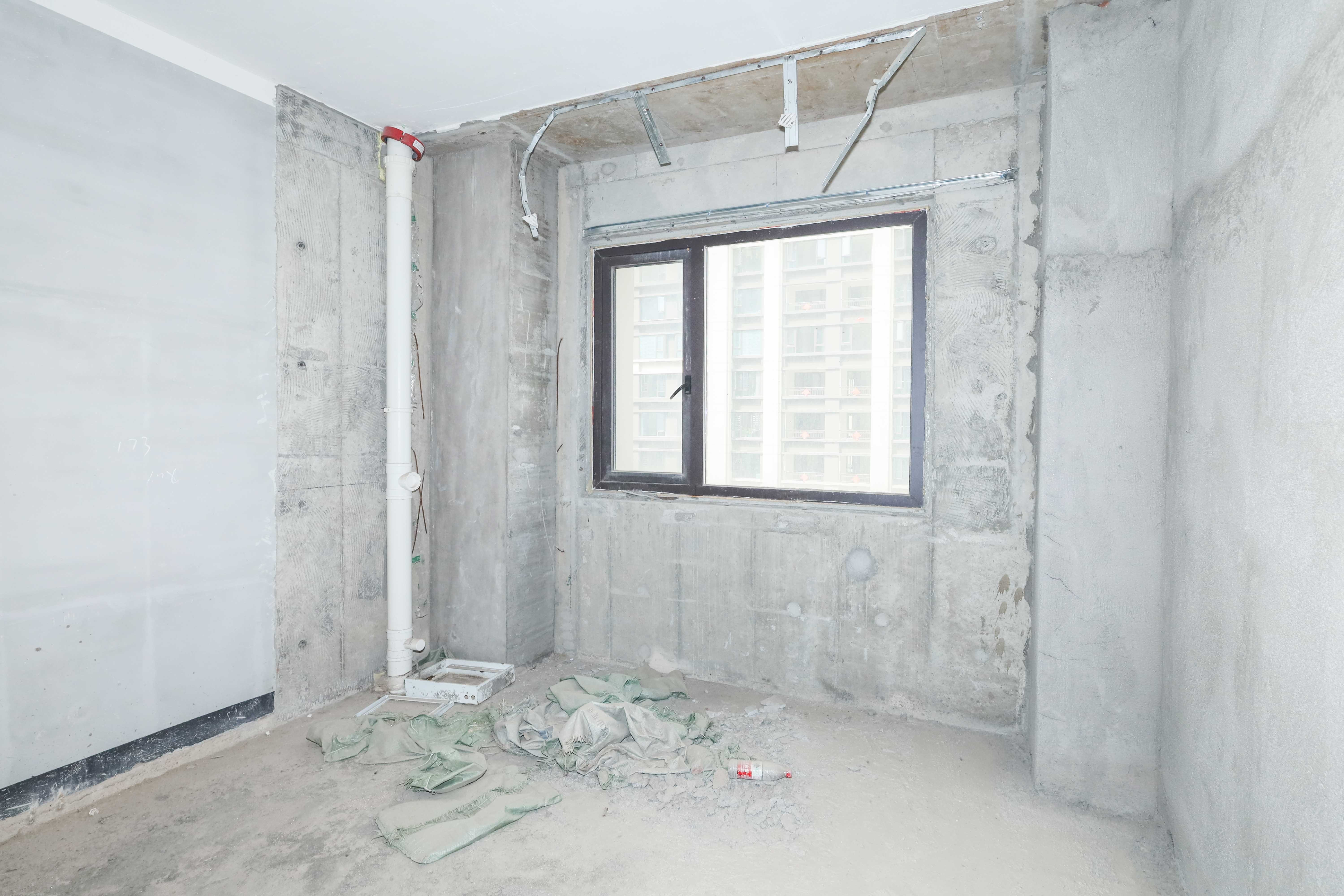 建发央著  4室2厅2卫   300.00万其他