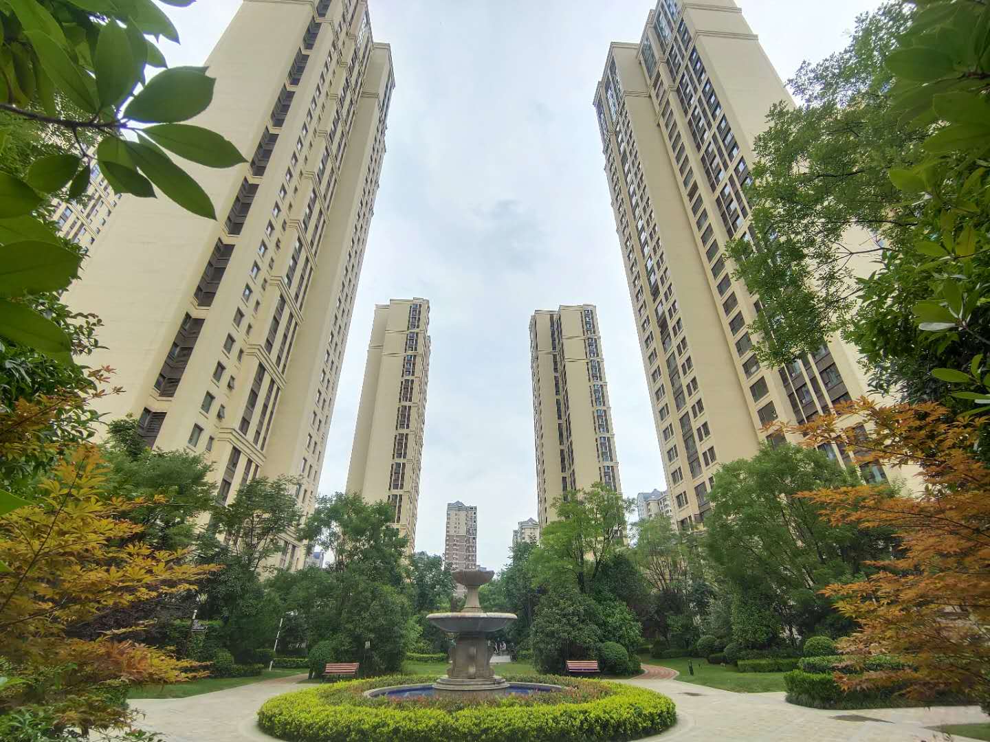 曲江华著中城  3室2厅2卫   360.00万小区图