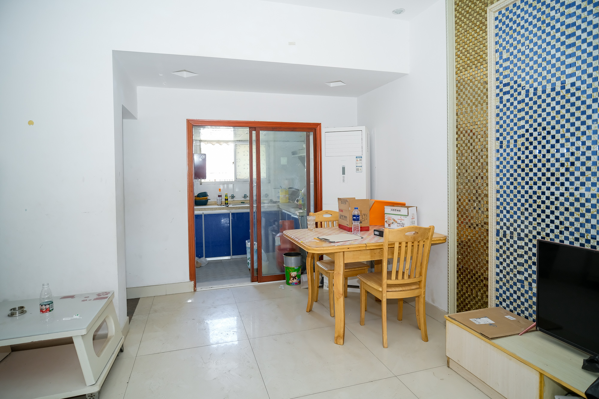 湘绣城 2室2厅1卫 23.60万 湘绣城 2室2厅1卫 23.60万客厅