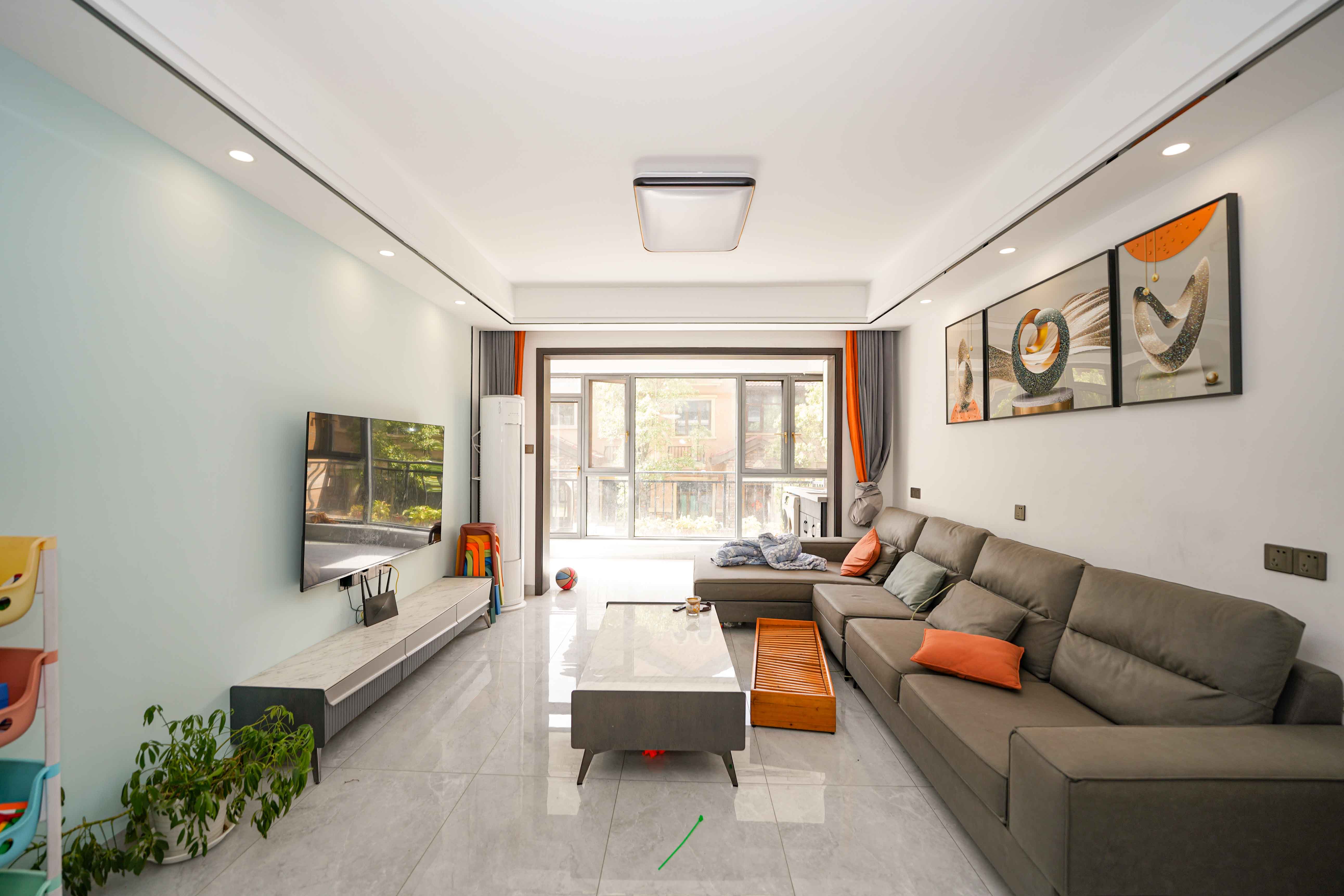 碧桂园公园壹号(凯怡茗苑) 3室2厅1卫 78.0万 碧桂园公园壹号(凯怡茗苑) 3室2厅1卫 78.0万客厅